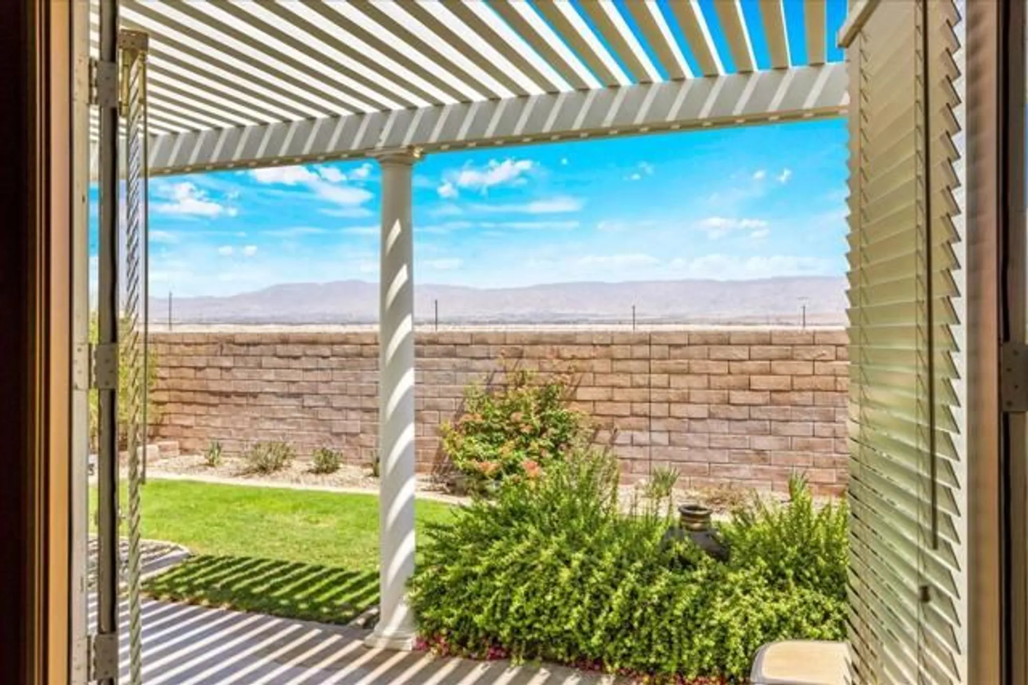 Property Slideshow image 20 of 48 | 2090 savanna way, Palm Springs, CA, 92262