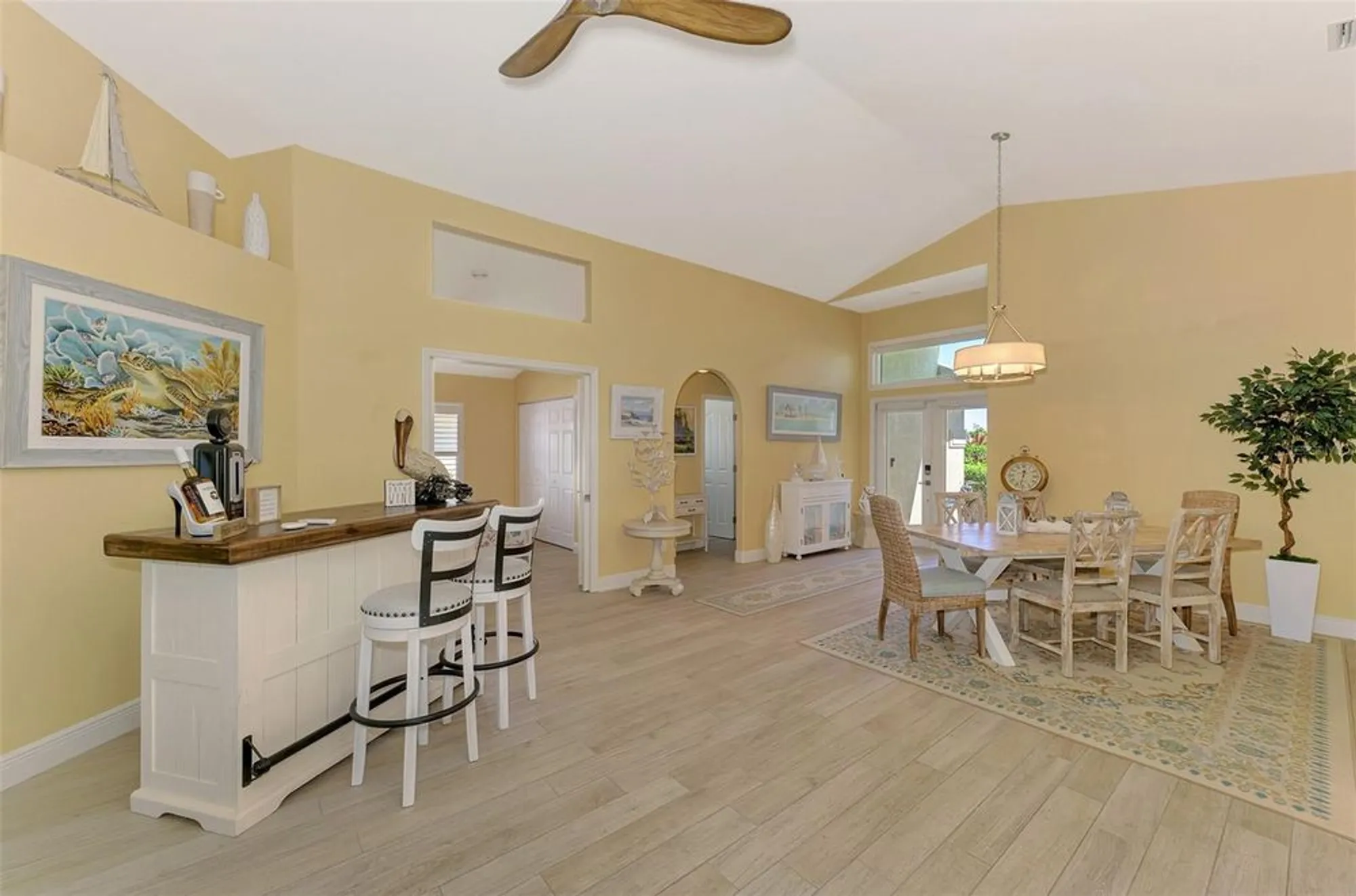 Property Slideshow image 11 of 55 | 320 bermuda ct 10, Venice, FL, 34293