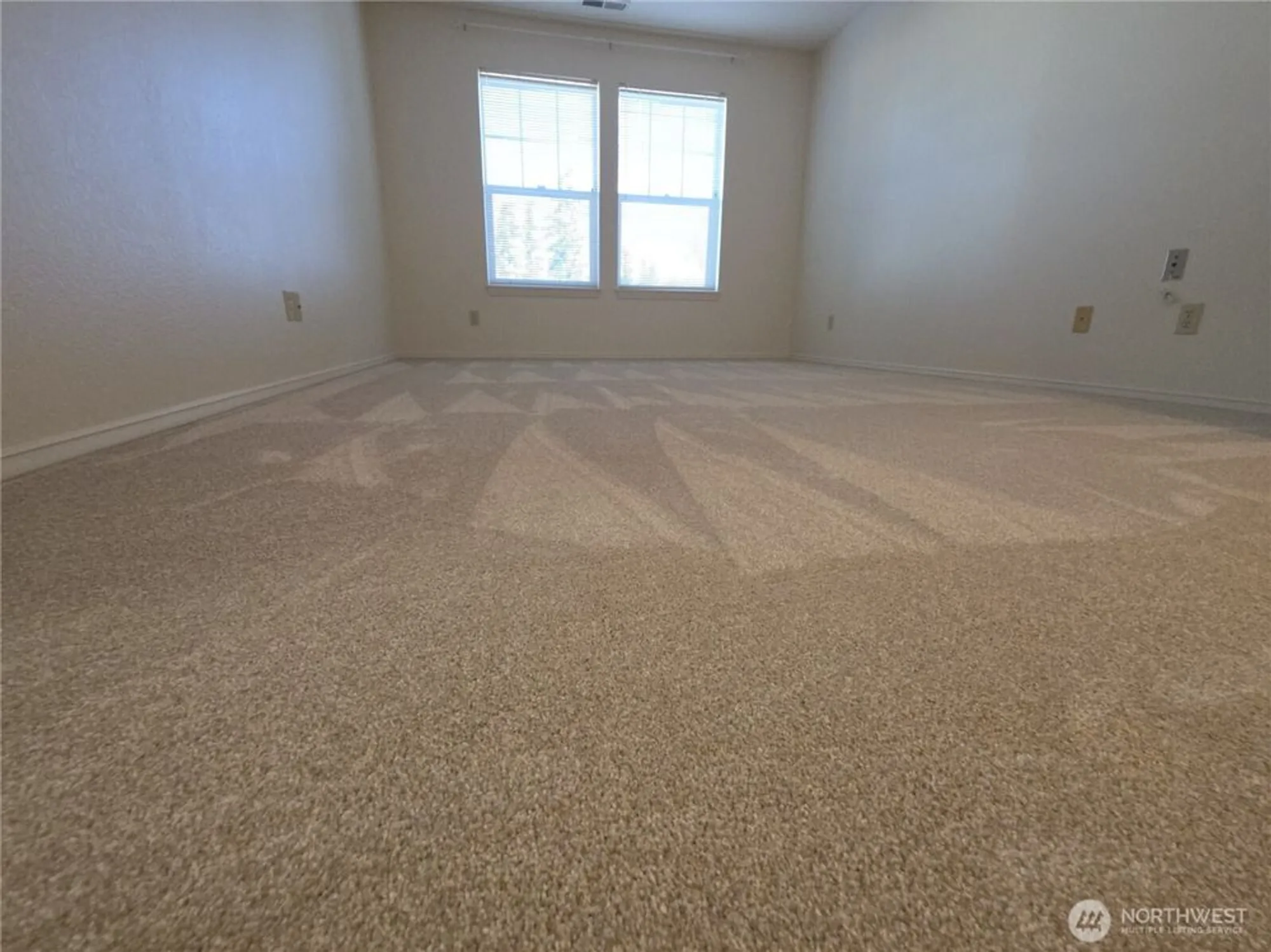 Property Slideshow image 13 of 40 | 3935 226th pl 313, Issaquah, WA, 98029