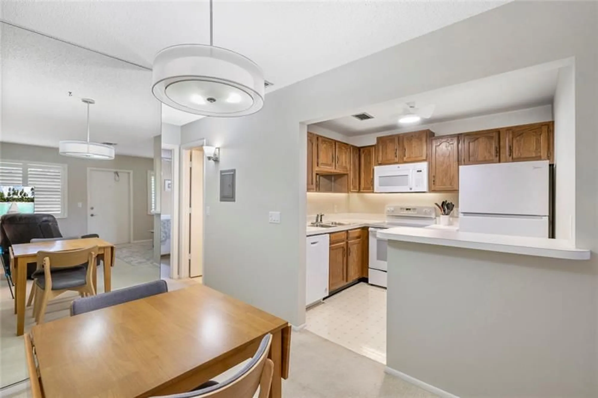 Property Slideshow image 3 of 20 | 27 vista gardens trl apt 204, Vero Beach, FL, 32962