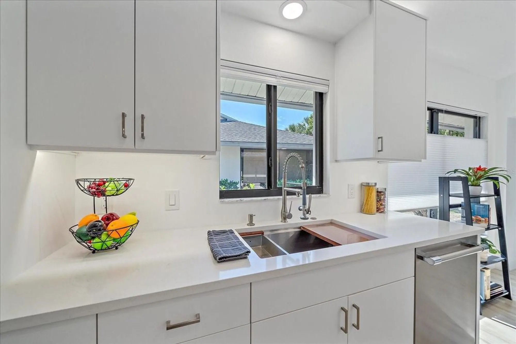 Property Slideshow image 13 of 33 | 1684 pintail way 7, Sarasota, FL, 34231