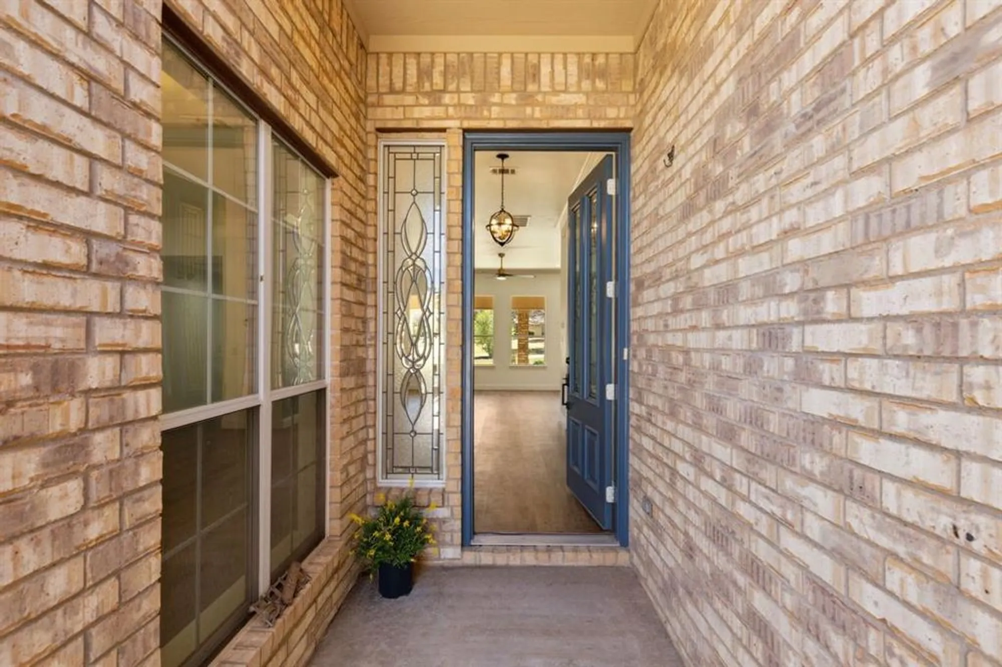 Property Slideshow image 4 of 40 | 9913 hanford dr, Denton, TX, 76207