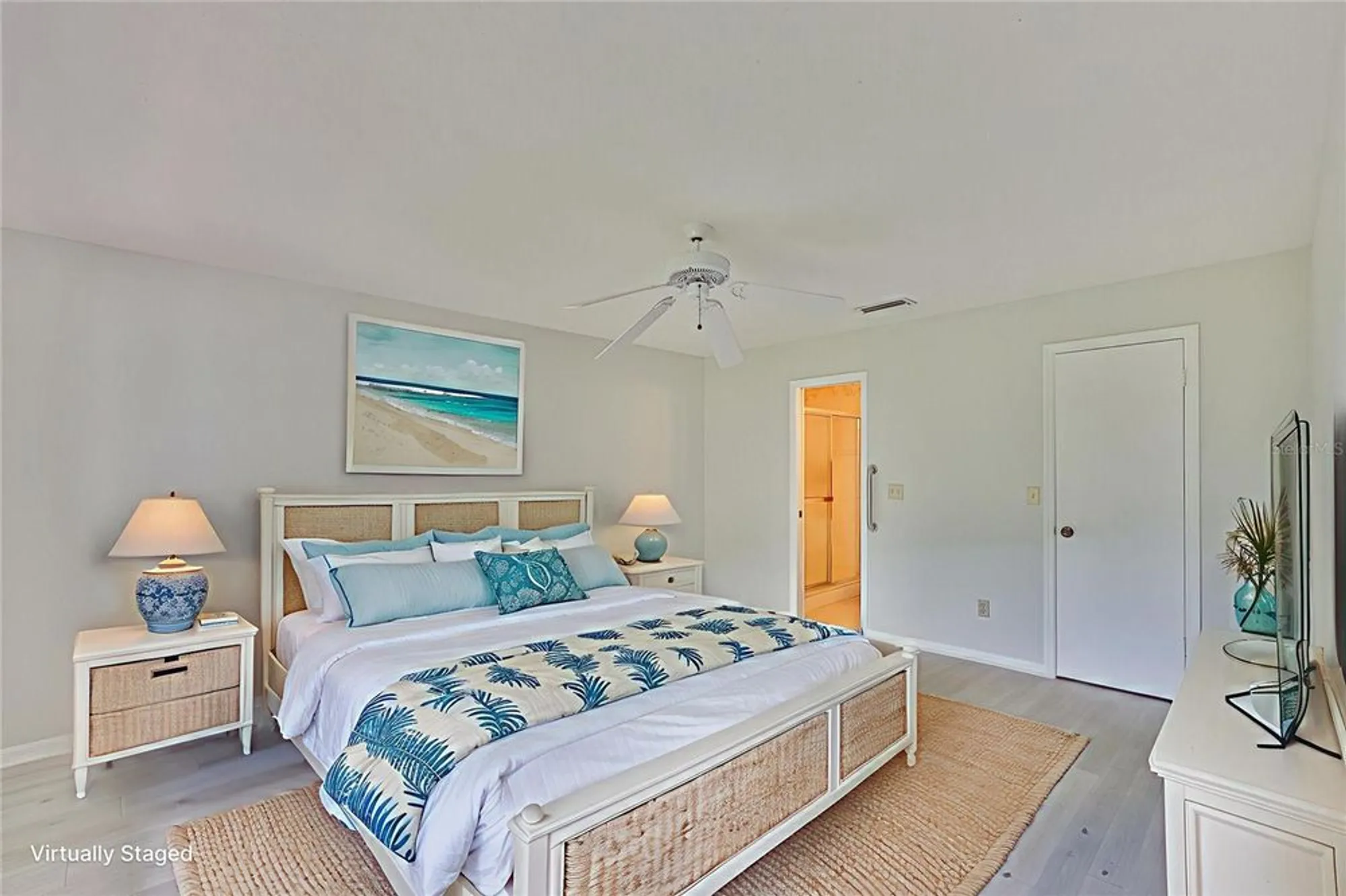 Property Slideshow image 23 of 45 | 2026 hawkhurst cir, Sun City Center, FL, 33573