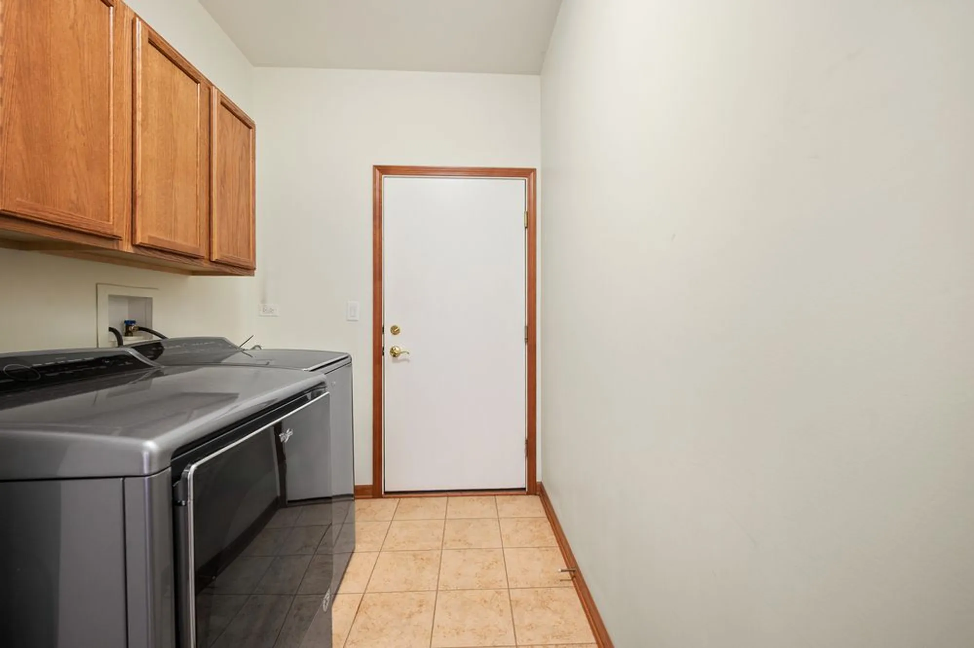 Property Slideshow image 21 of 30 | 1176 heathrow ln, Aurora, IL, 60502