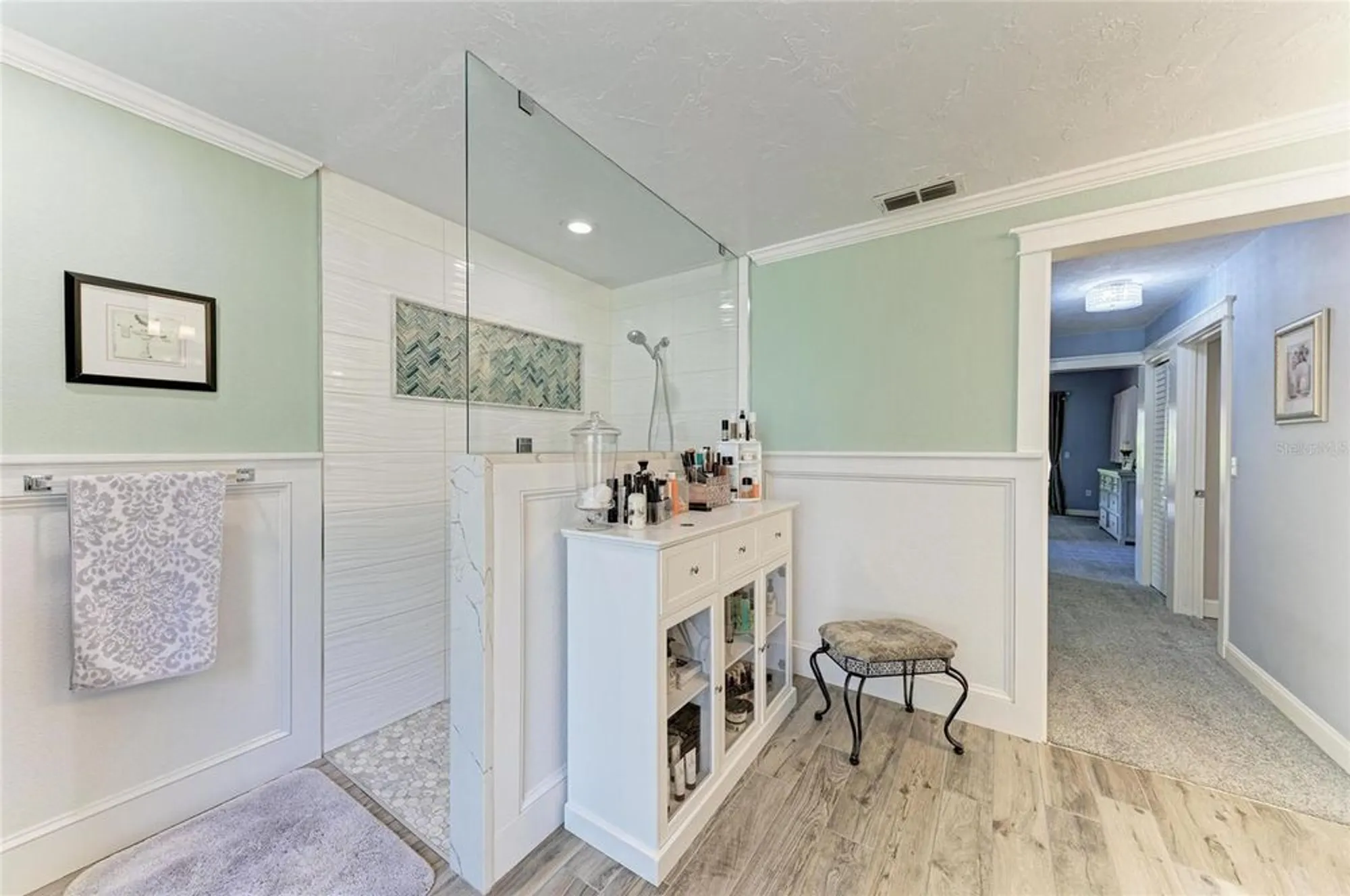 Property Slideshow image 37 of 69 | 8416 palm lakes ct, Sarasota, FL, 34243