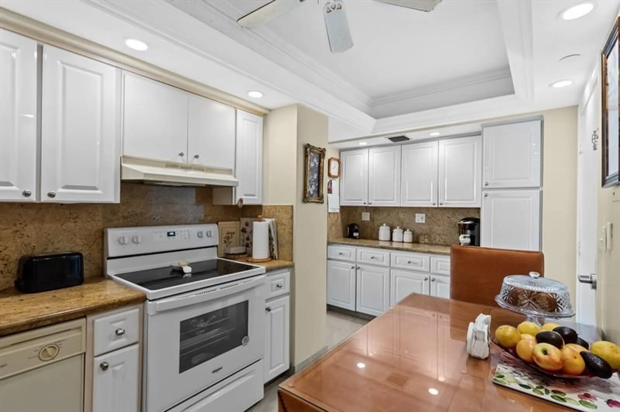 Property Slideshow image 9 of 61 | 3300 ne 36th st 302, Fort Lauderdale, FL, 33308