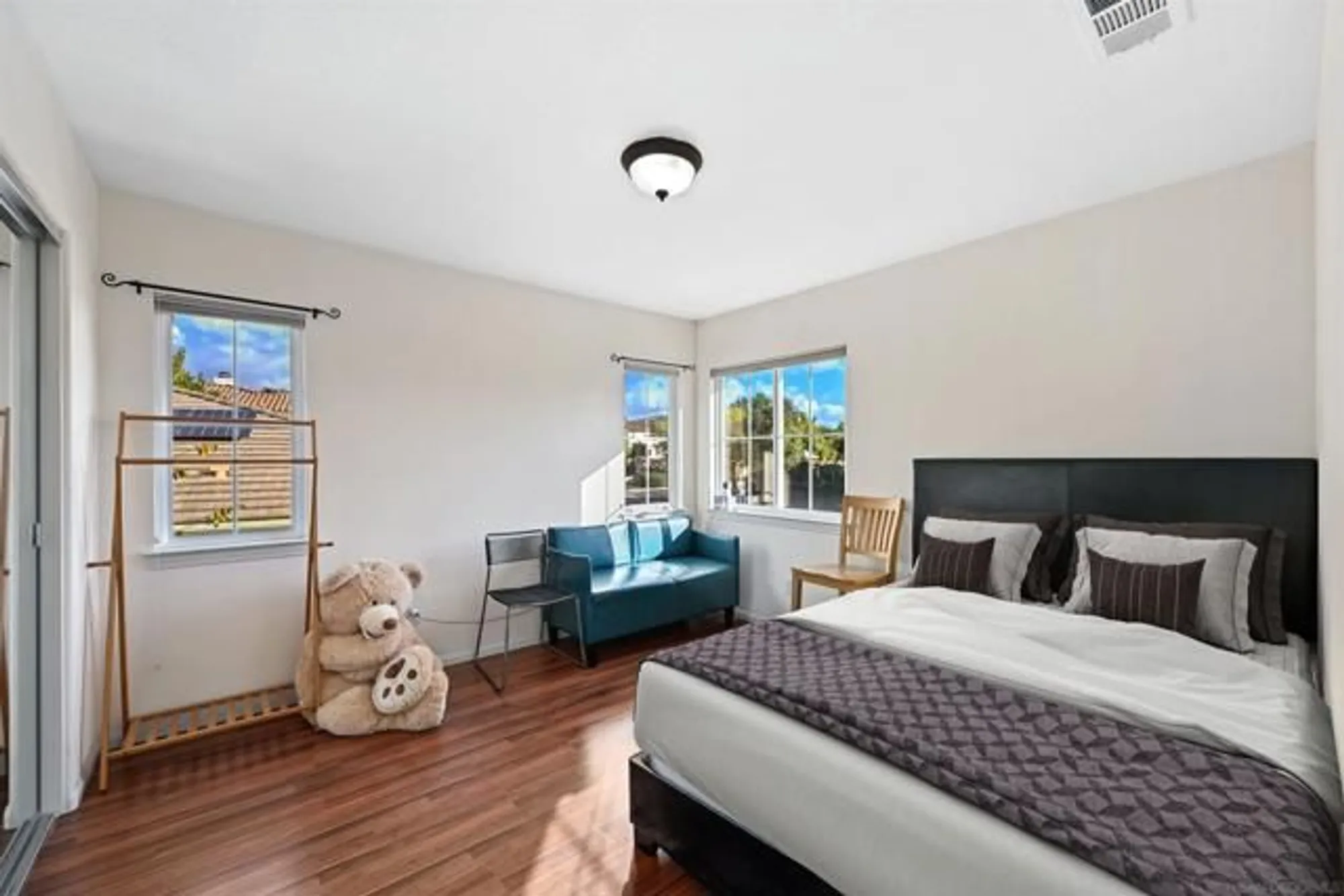 Property Slideshow image 14 of 34 | 10562 aspen gln, Escondido, CA, 92026