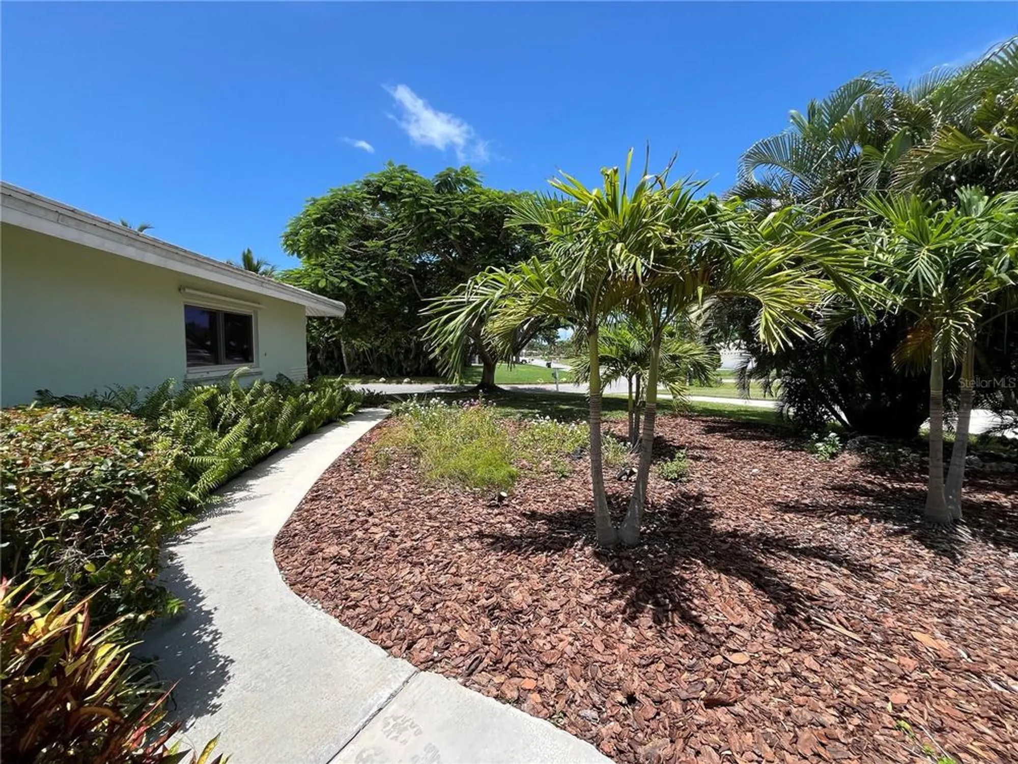 Property Slideshow image 8 of 52 | 3337 spring mill cir, Sarasota, FL, 34239