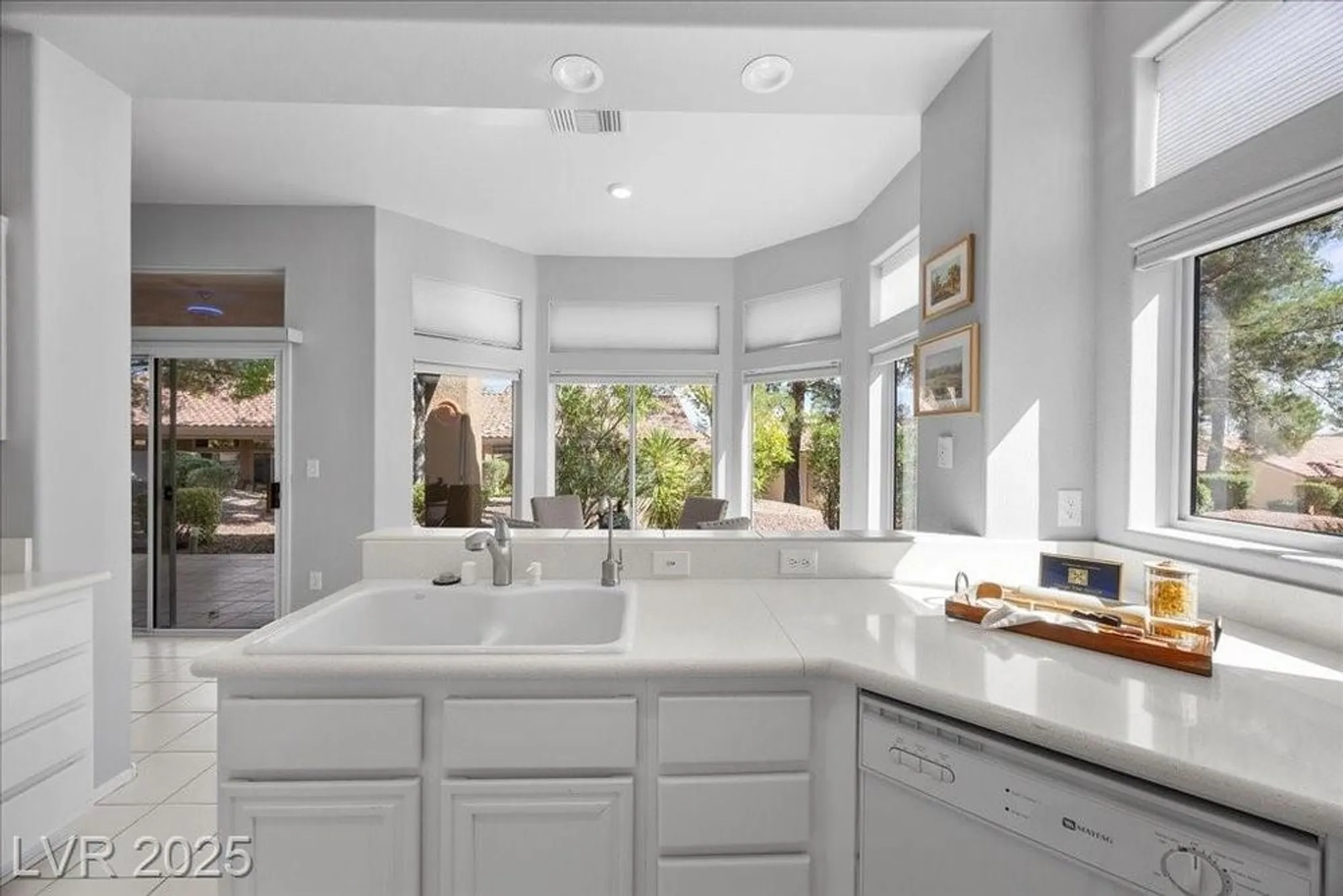 Property Slideshow image 4 of 33 | 9352 villa ridge dr, Las Vegas, NV, 89134