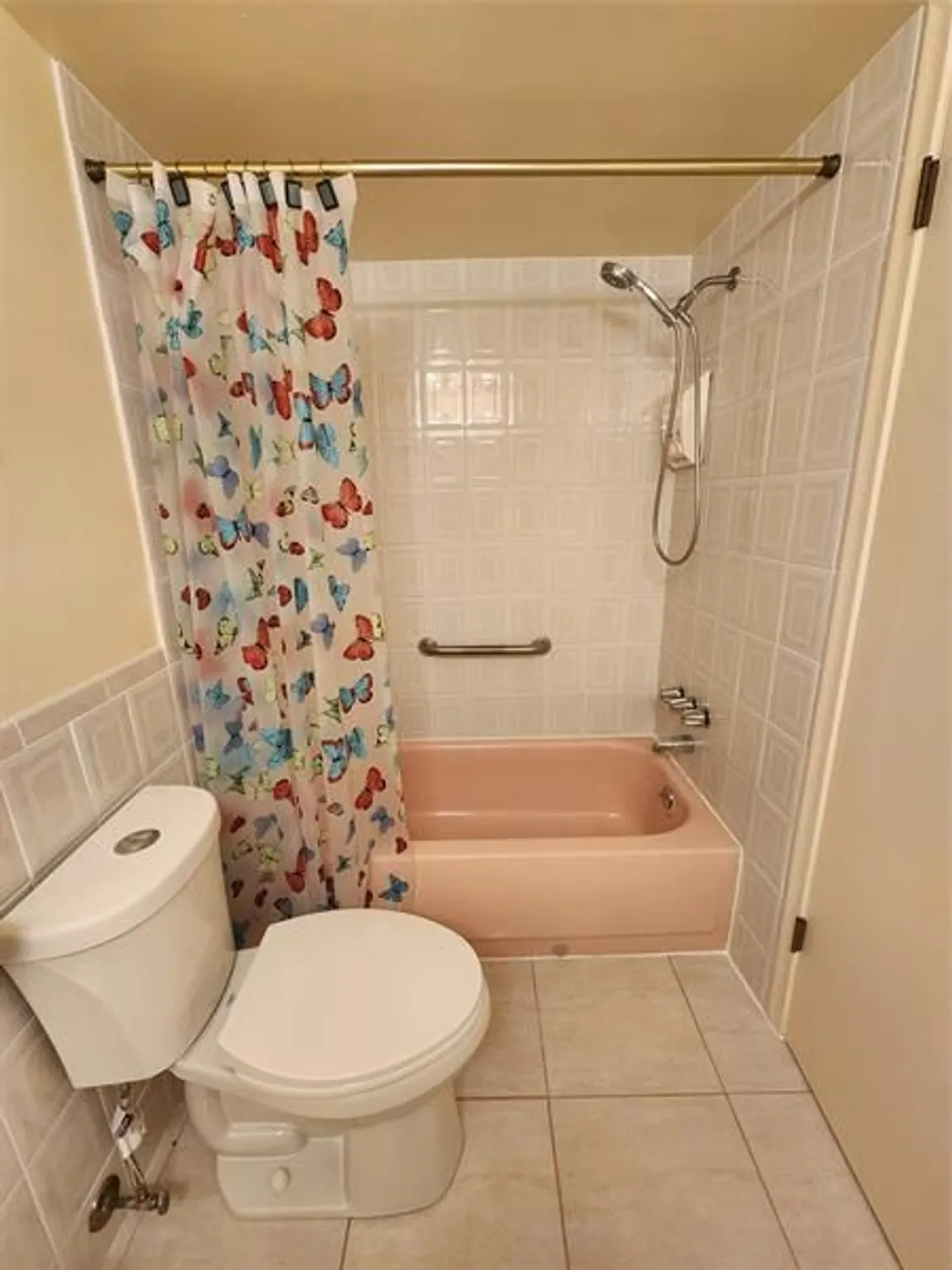 Property Slideshow image 12 of 25 | 4851 nw 21st st 412, Lauderhill, FL, 33313