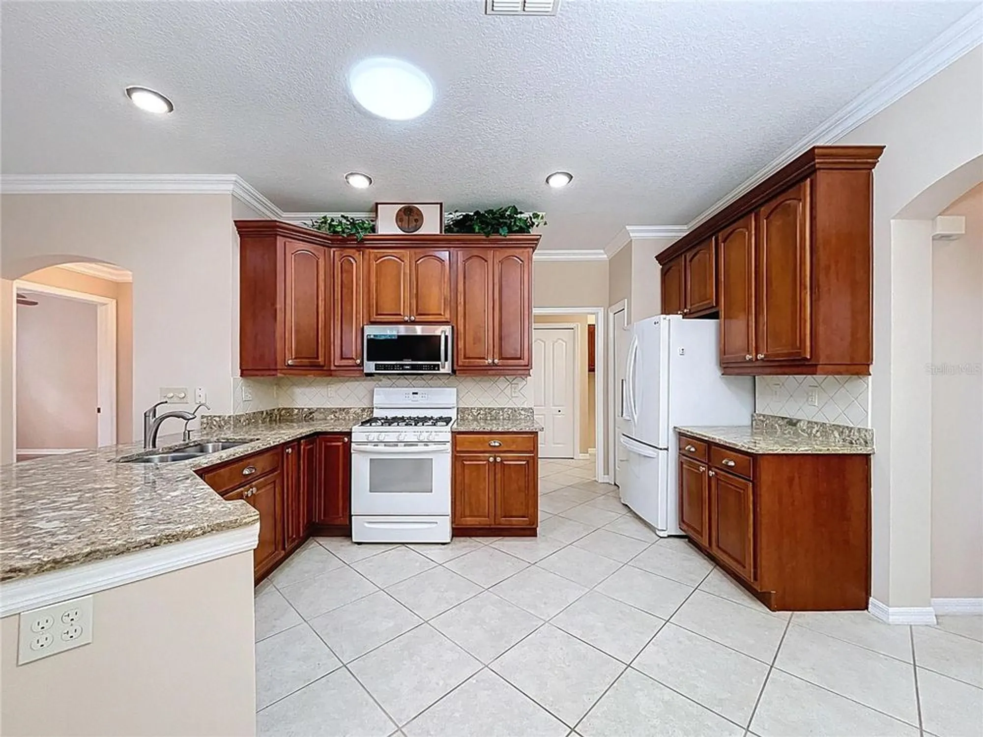 Property Slideshow image 12 of 74 | 2018 inverness greens dr # 2018, Sun City Center, FL, 33573
