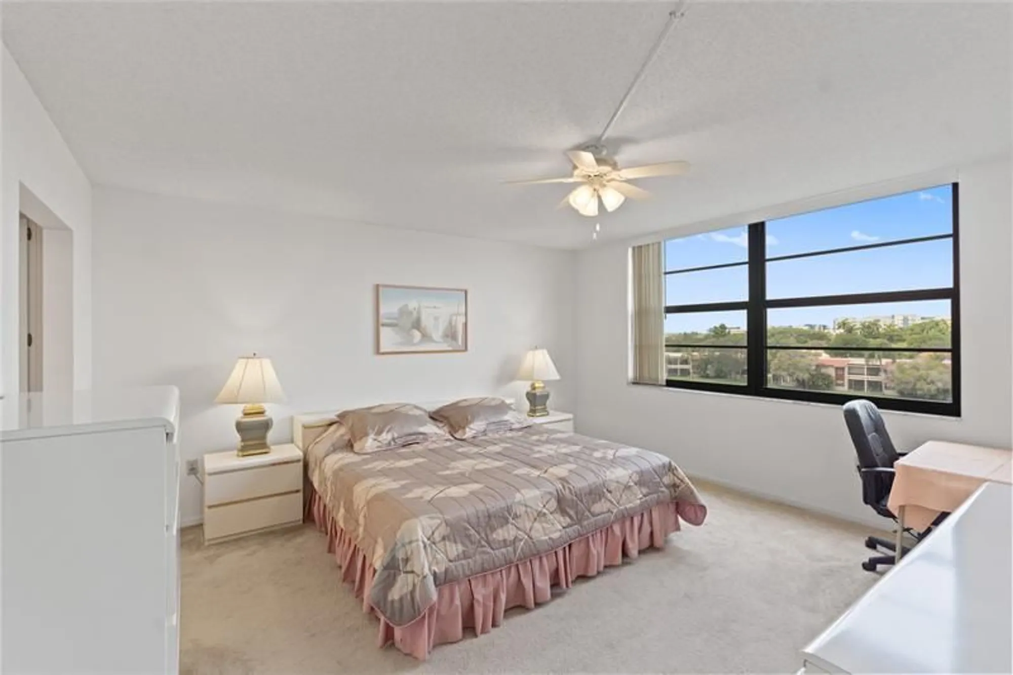 Property Slideshow image 11 of 38 | 900 colony point cir 511, Pembroke Pines, FL, 33026
