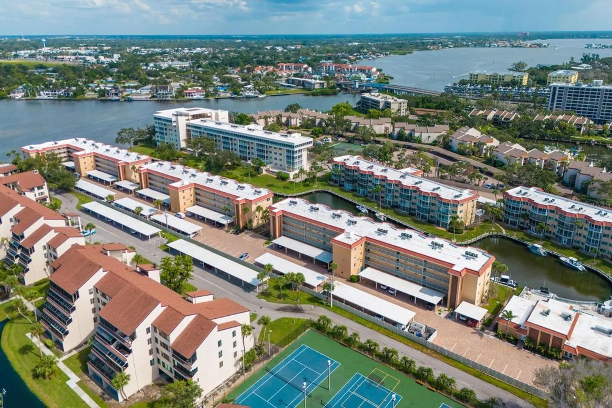 Property Slideshow image 26 of 45 | 1250 n portofino dr apt 304, Sarasota, FL, 34242