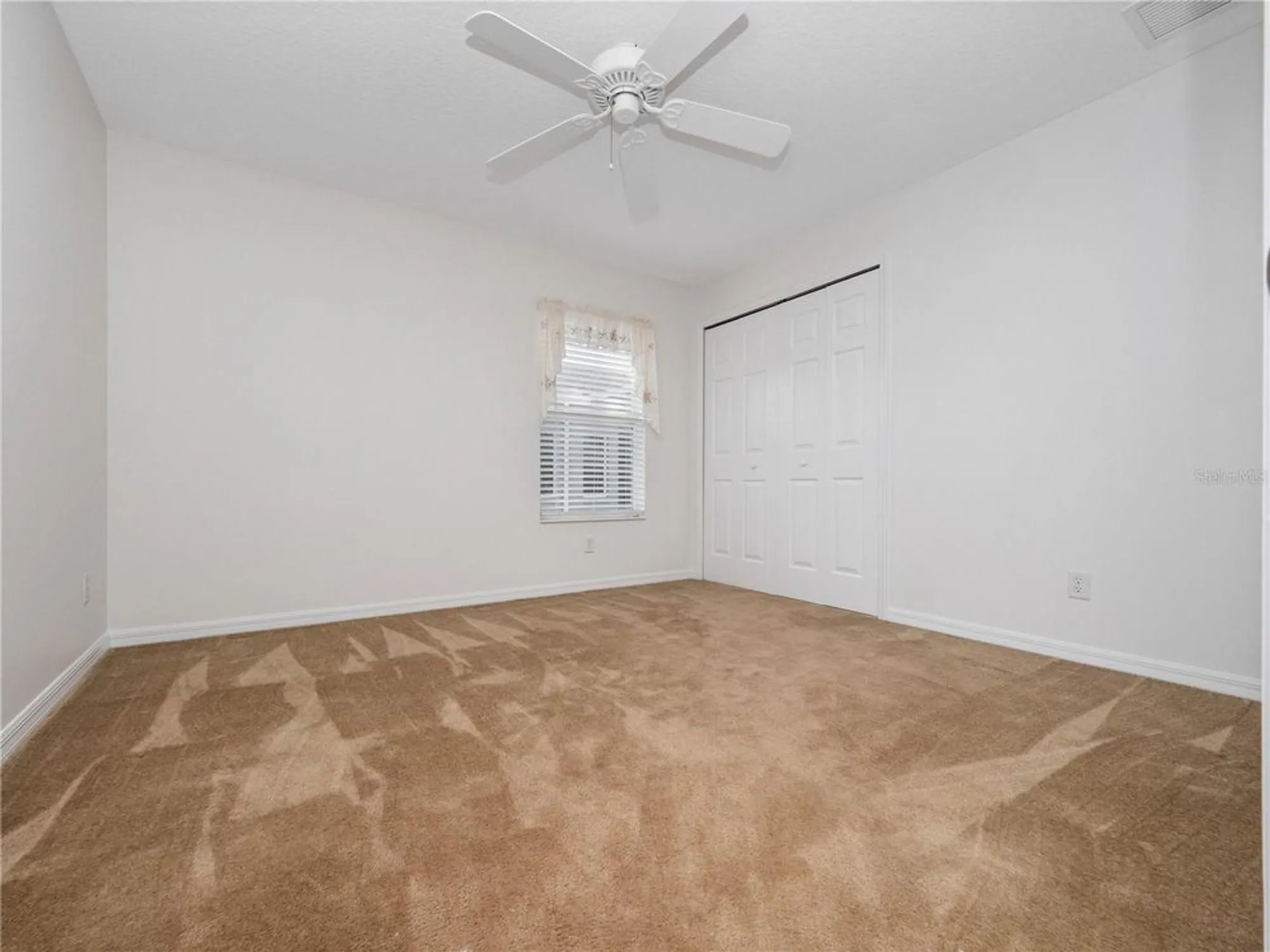 Property Slideshow image 28 of 77 | 20505 queen alexandra dr, Leesburg, FL, 34748