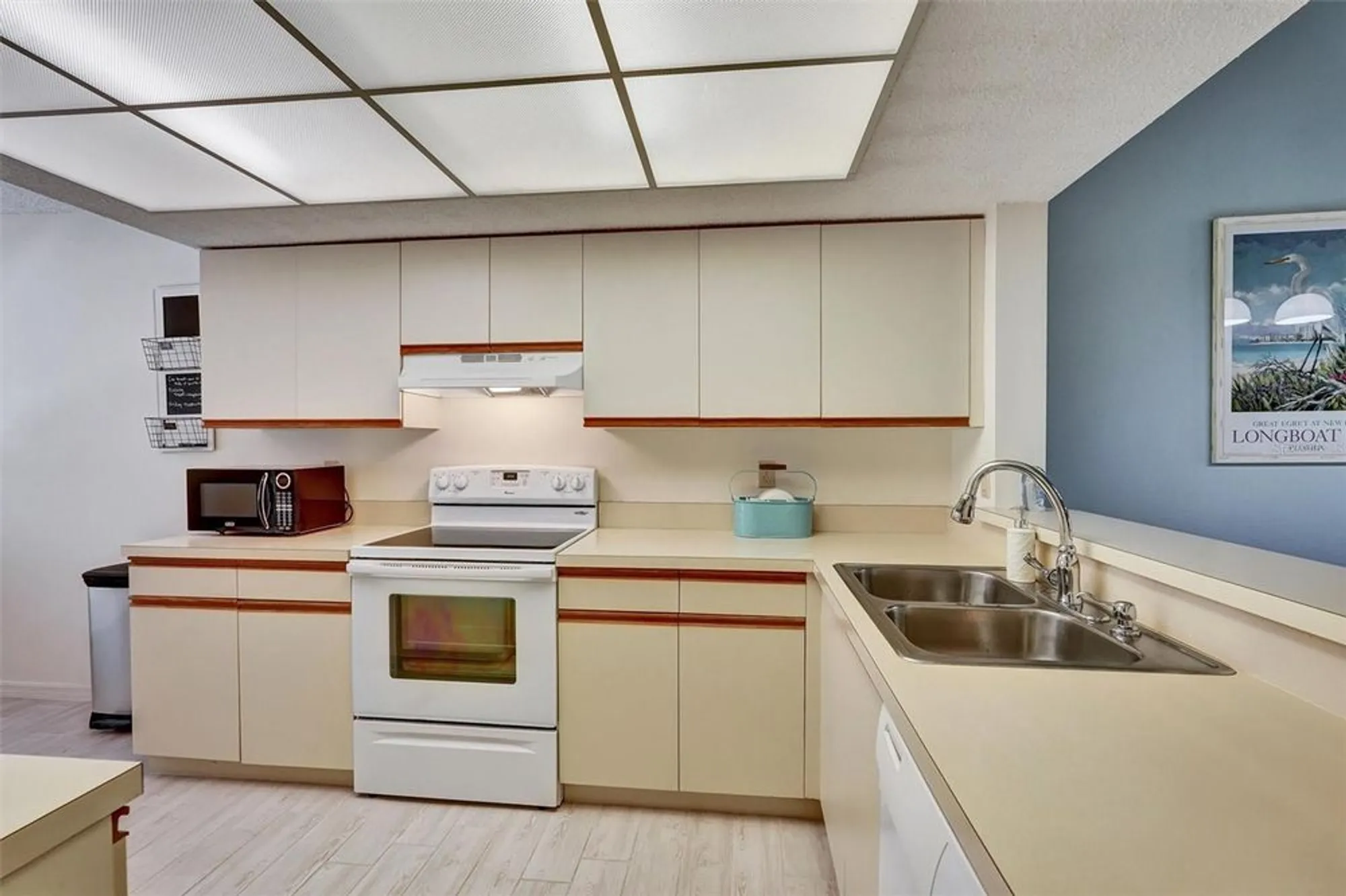 Property Slideshow image 10 of 27 | 6221 timber lake dr unit c10, Sarasota, FL, 34243