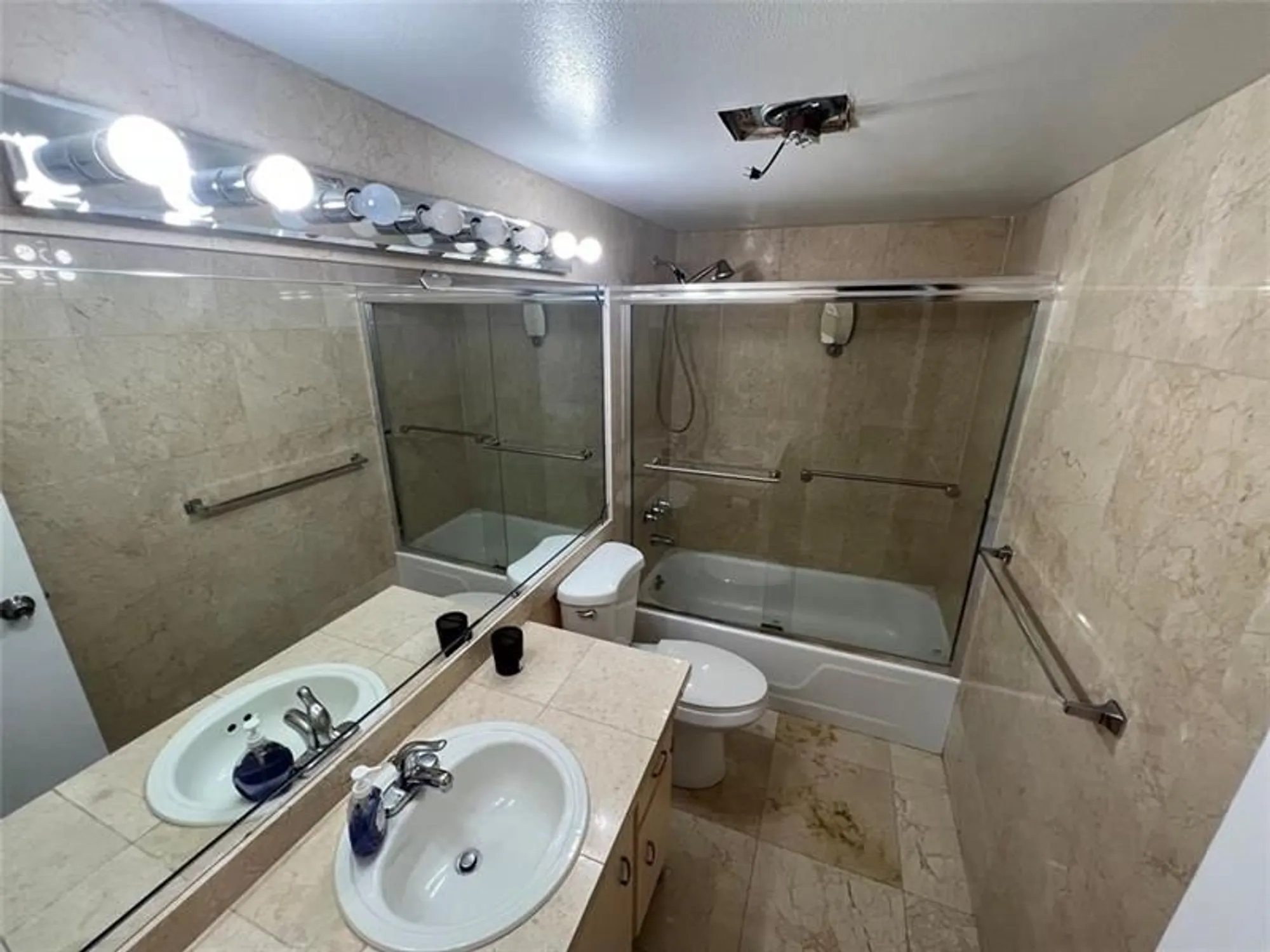 Property Slideshow image 11 of 27 | 14747 cumberland dr apt 206, Delray Beach, FL, 33446