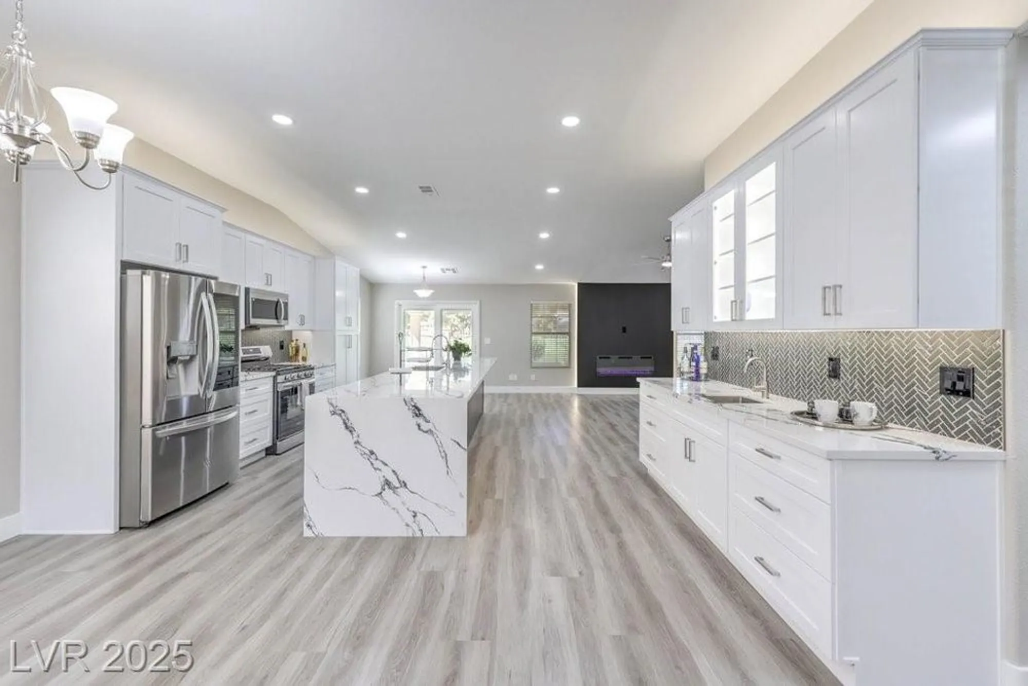 Property Slideshow image 11 of 63 | 5433 honey mesquite ln, Las Vegas, NV, 89130