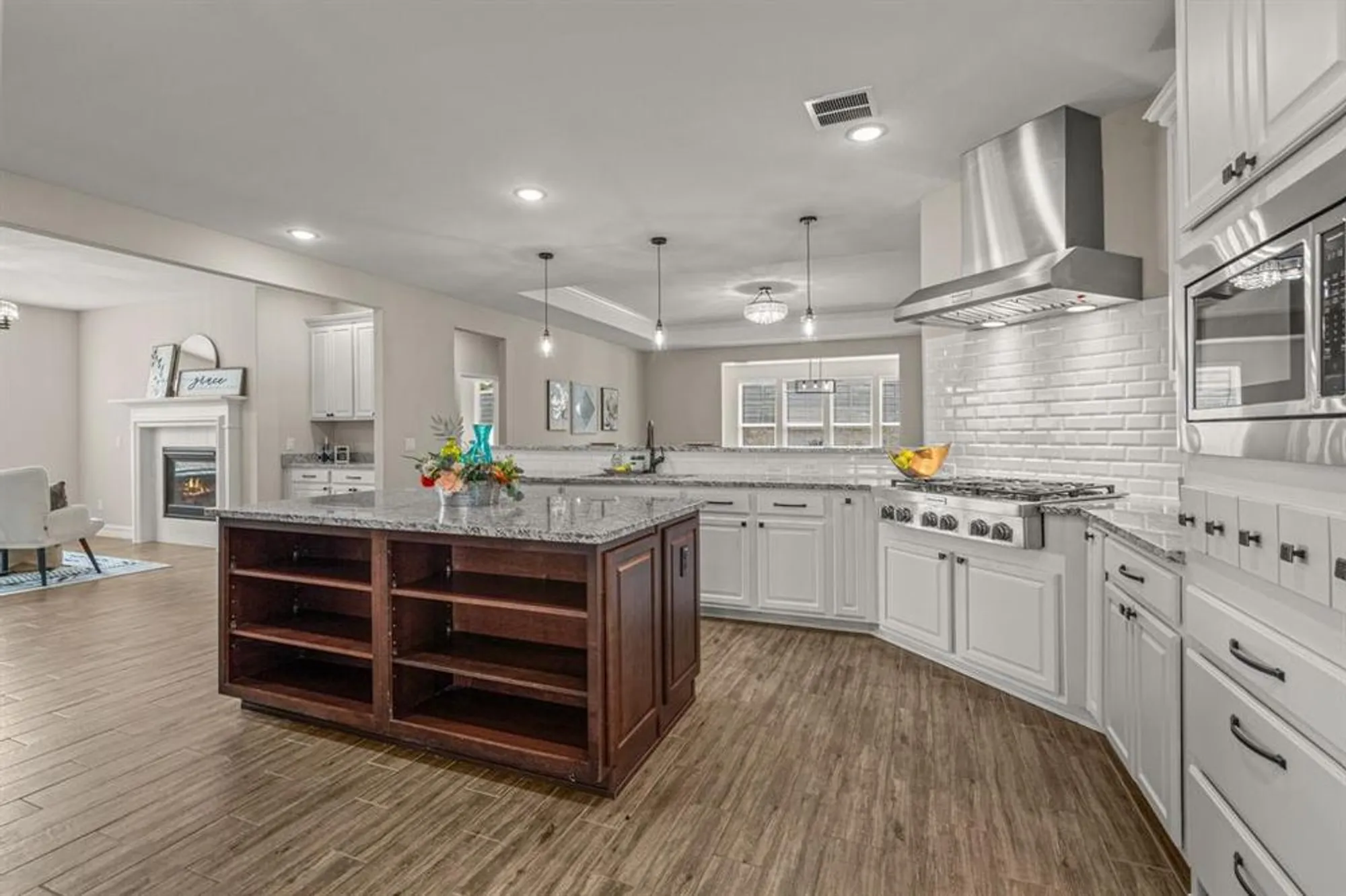 Property Slideshow image 10 of 40 | 712 freedom ln, Aubrey, TX, 76227