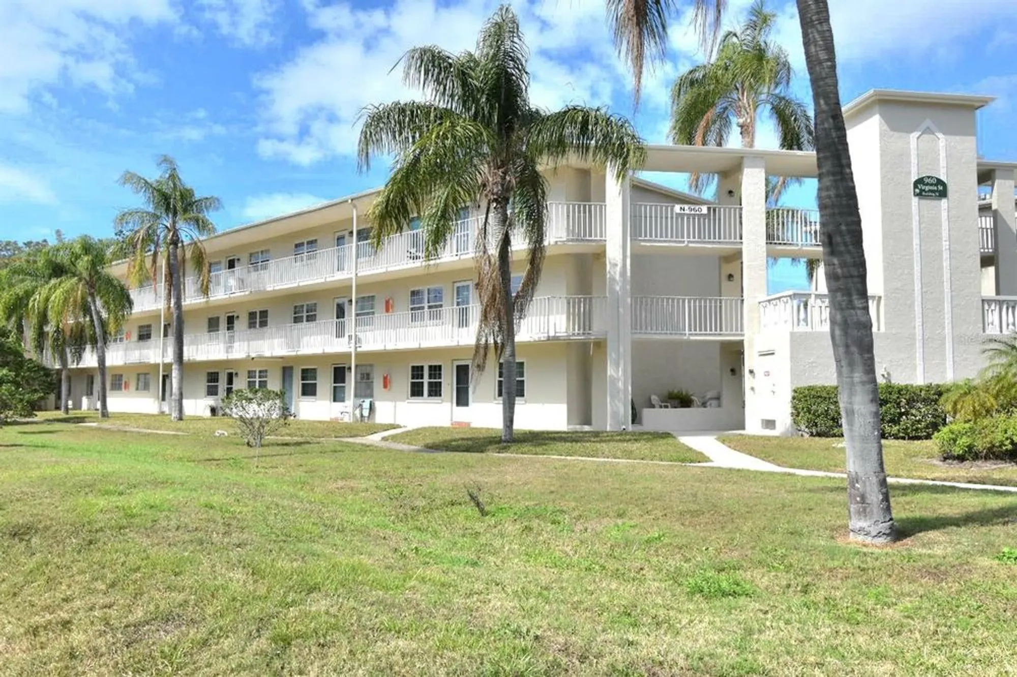 Property Slideshow image 3 of 27 | 960 virginia st 205, Dunedin, FL, 34698