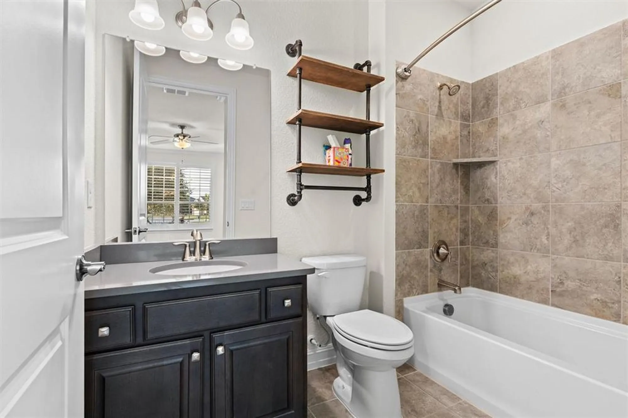 Property Slideshow image 23 of 38 | 2112 vista creek dr, Frisco, TX, 75036