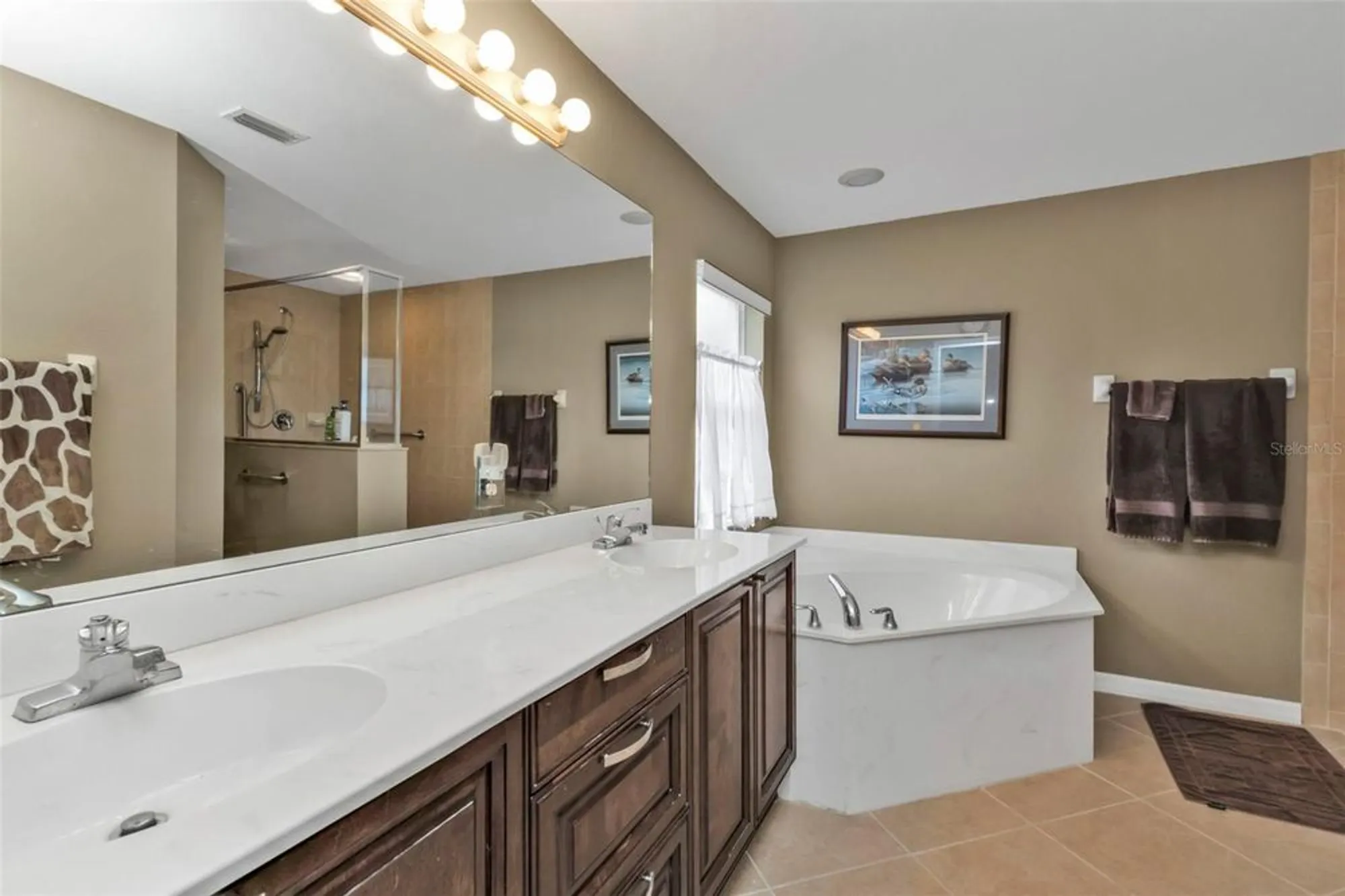 Property Slideshow image 19 of 57 | 3112 club dr 124, Port Charlotte, FL, 33953