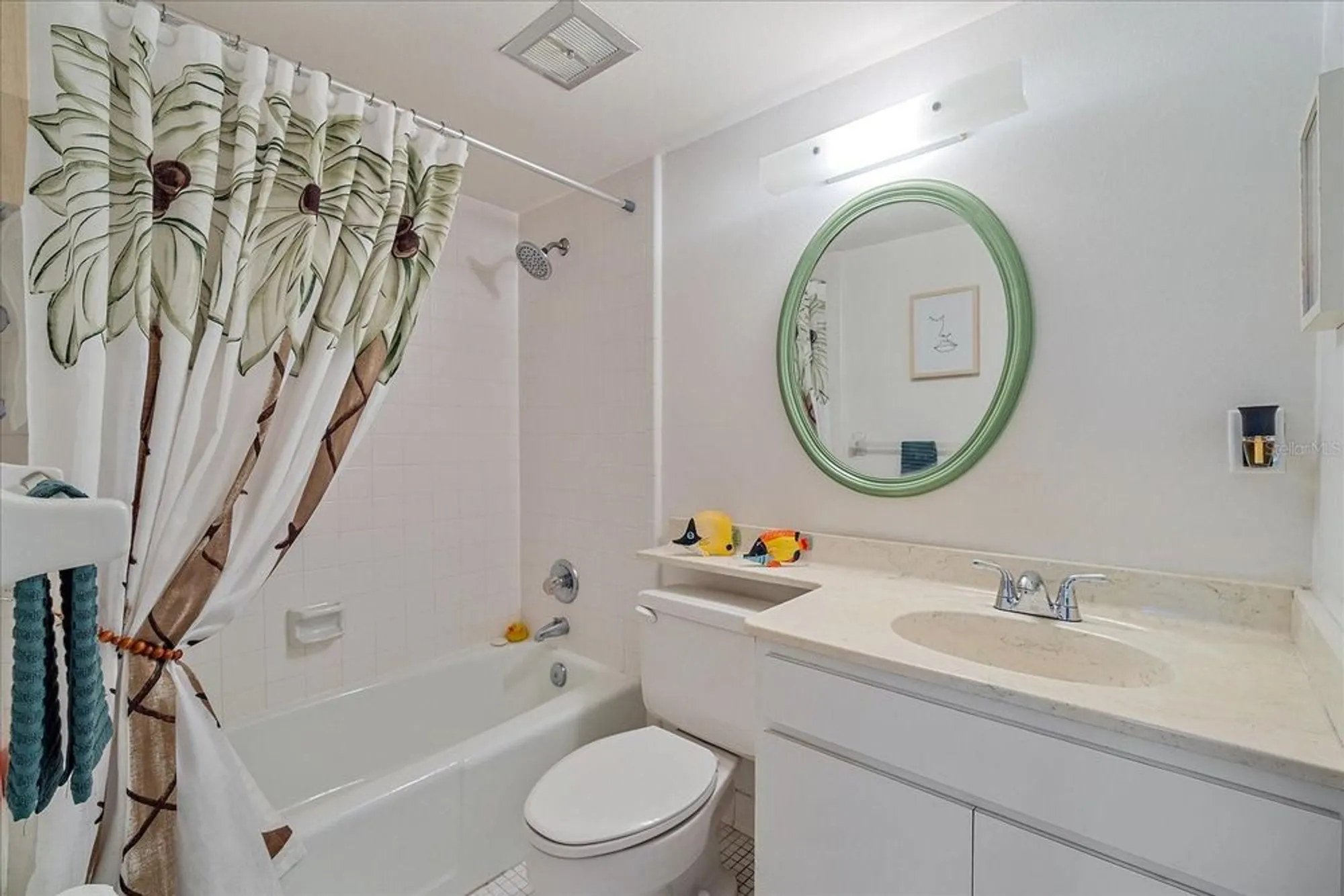 Property Slideshow image 14 of 34 | 6040 oak creek ln 1822, Bradenton, FL, 34210