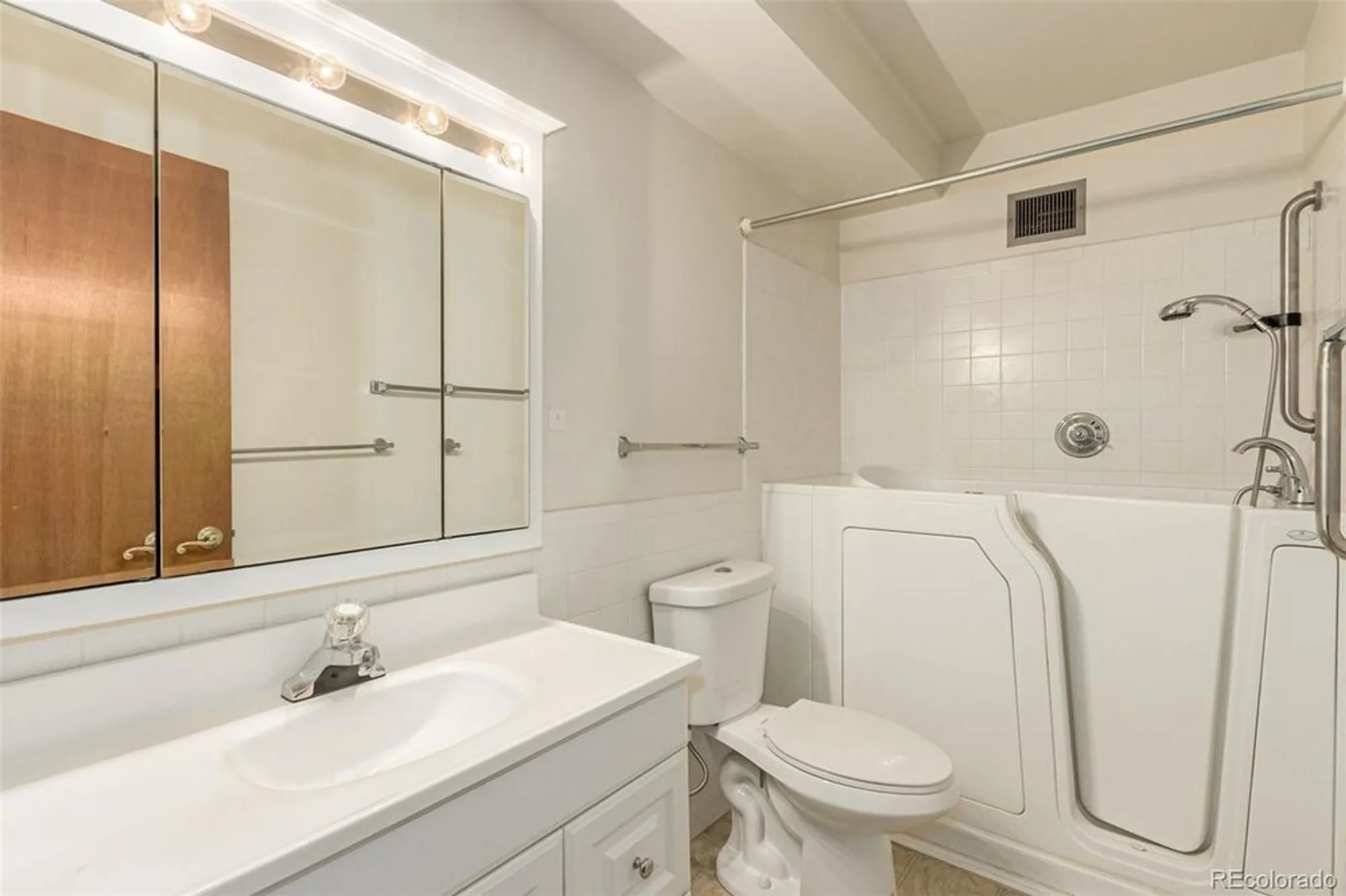 Property Slideshow image 17 of 34 | 635 s alton way 4b, Denver, CO, 80247