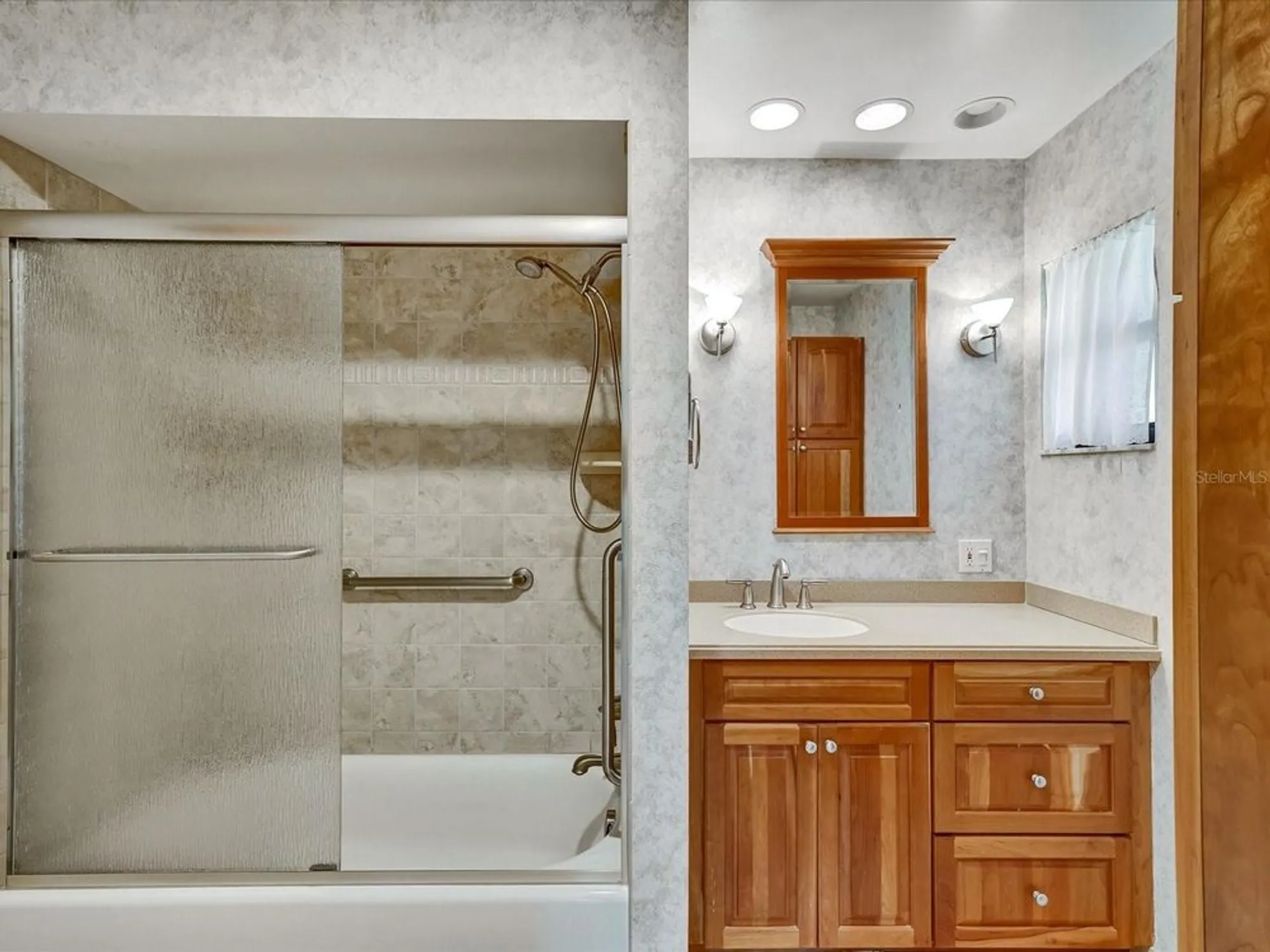 Property Slideshow image 10 of 19 | 7261 golf pointe way way, Sarasota, FL, 34243