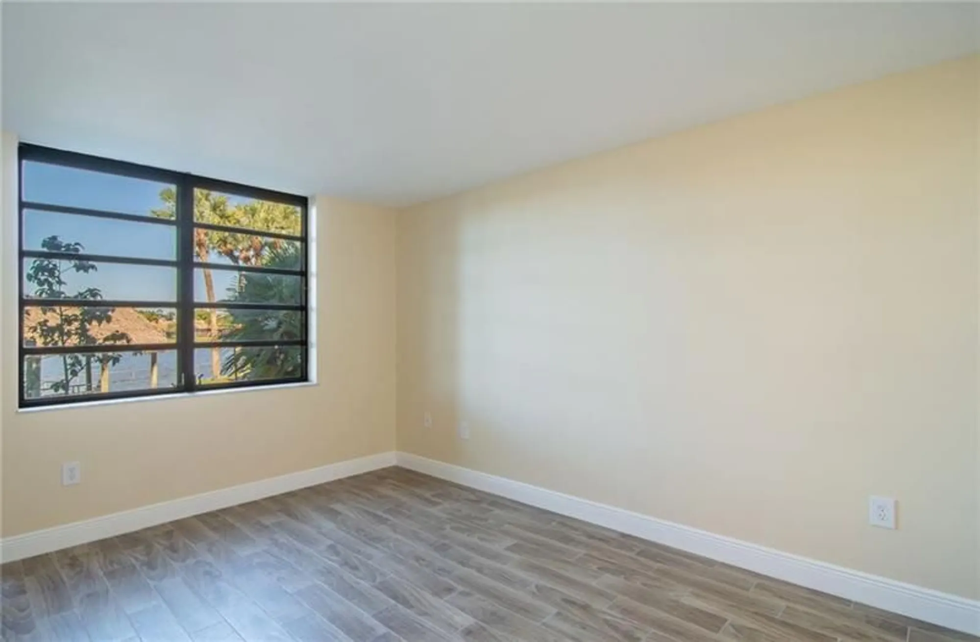 Property Slideshow image 18 of 31 | 1100 colony point cir apt 105, Pembroke Pines, FL, 33026