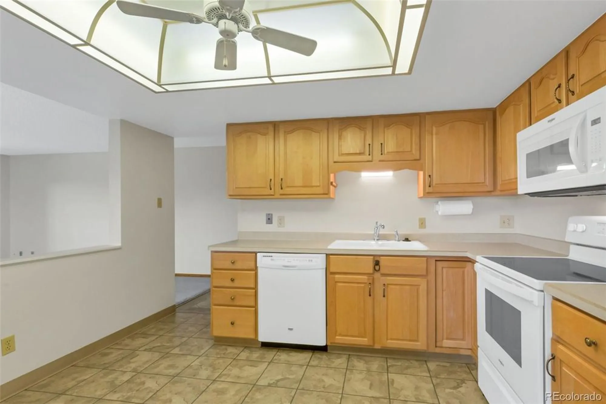 Property Slideshow image 8 of 47 | 14102 e linvale pl 501, Aurora, CO, 80014