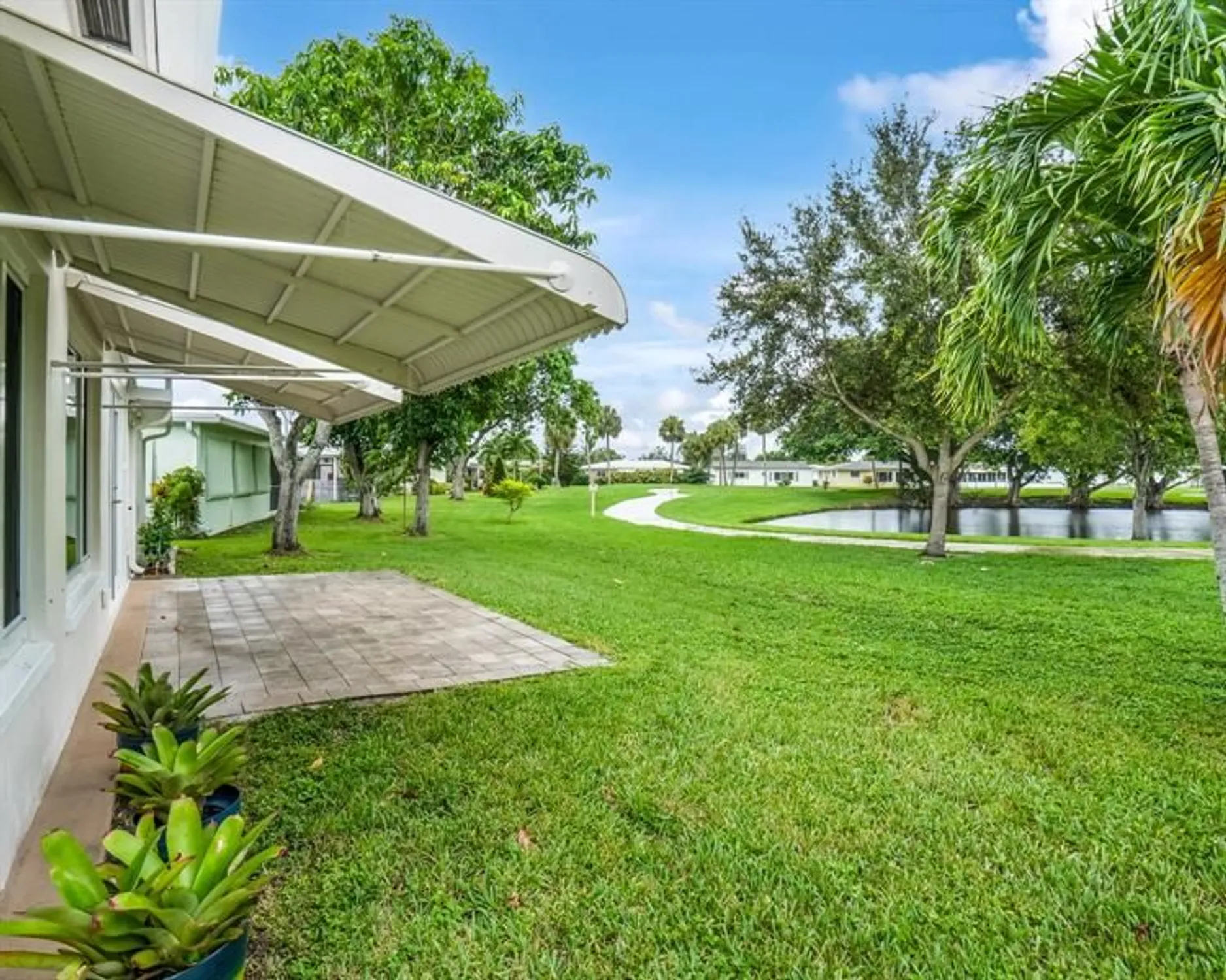 Property Slideshow image 20 of 42 | 4513 nw 43rd ter, Tamarac, FL, 33319
