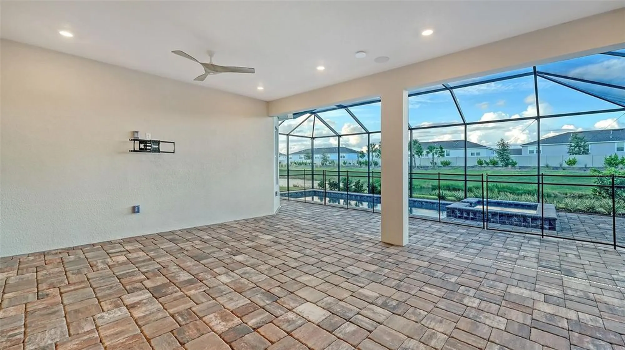 Property Slideshow image 26 of 90 | 16423 isola pl, Lakewood Ranch, FL, 34211