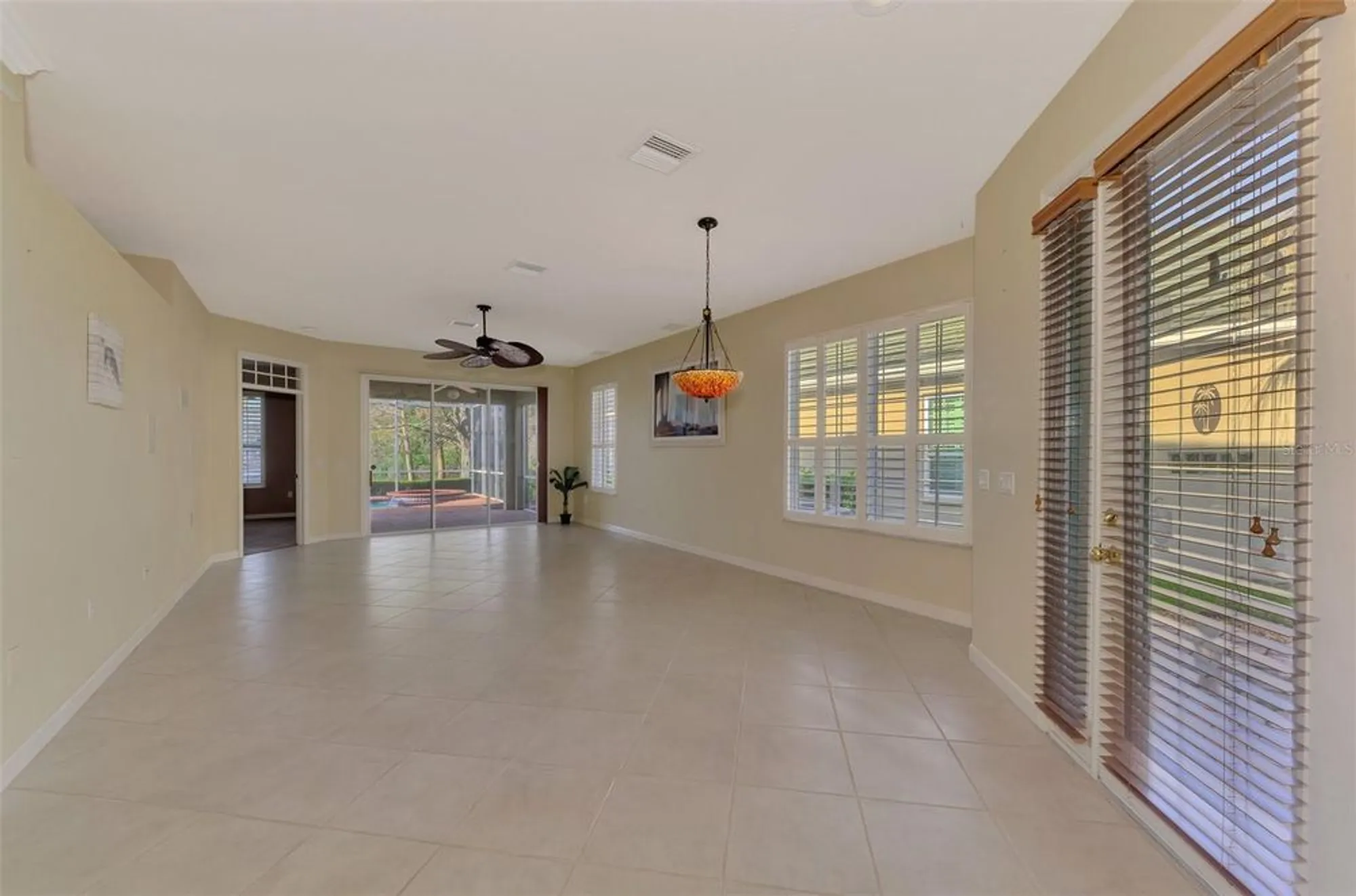 Property Slideshow image 11 of 53 | 4914 lakescene pl, Sarasota, FL, 34243