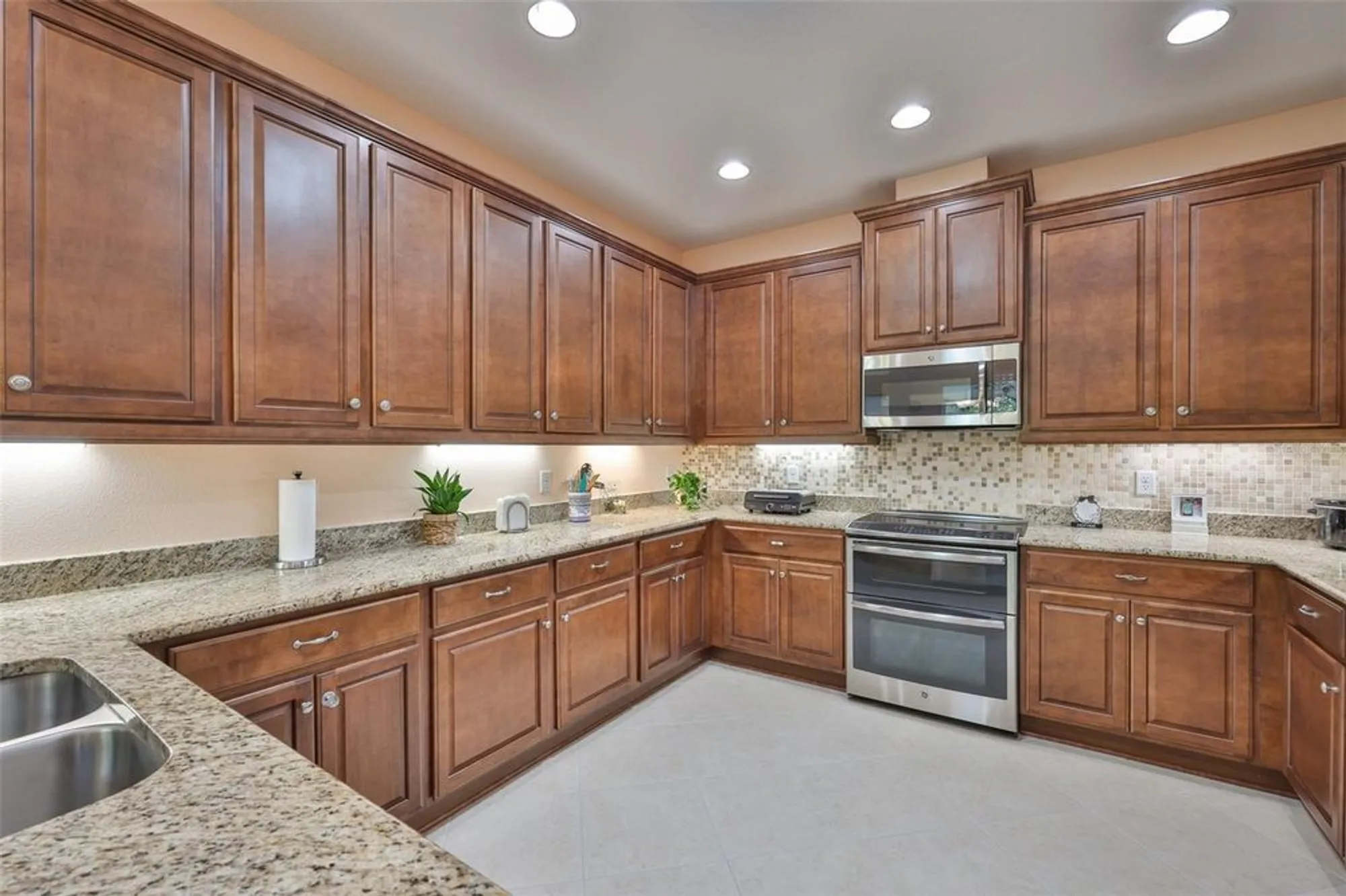 Property Slideshow image 11 of 45 | 2311 nottingham greens dr, Sun City Center, FL, 33573
