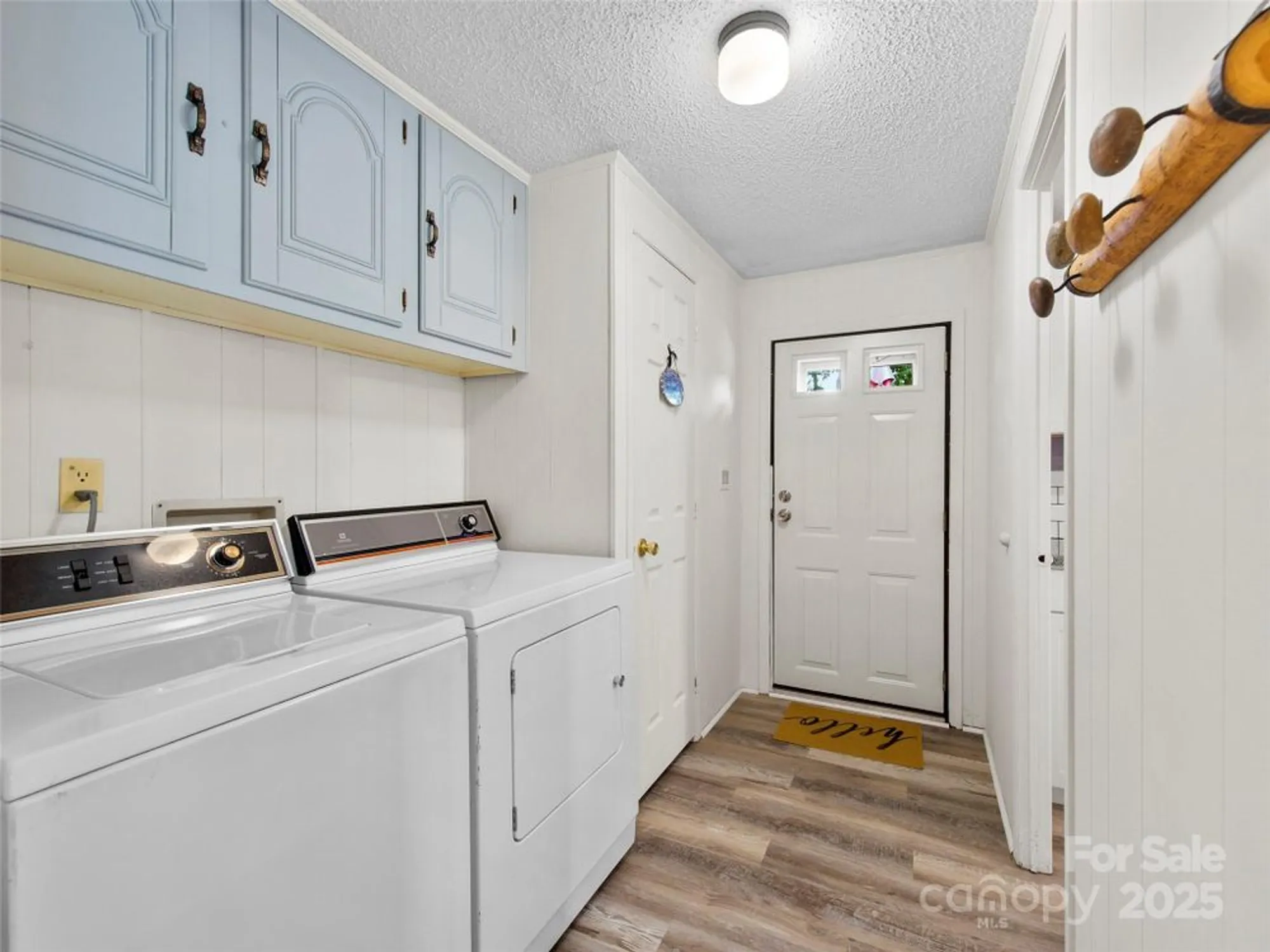 Property Slideshow image 6 of 27 | 200 cranbrook cir, Hendersonville, NC, 28792