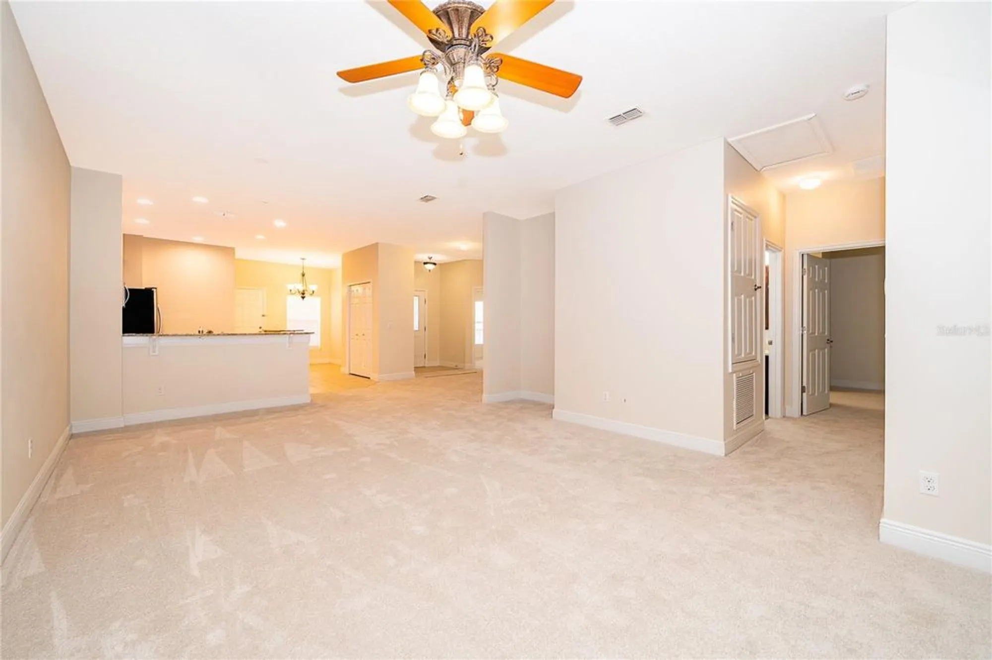 Property Slideshow image 11 of 28 | 21612 belgian ct, Mount Dora, FL, 32757