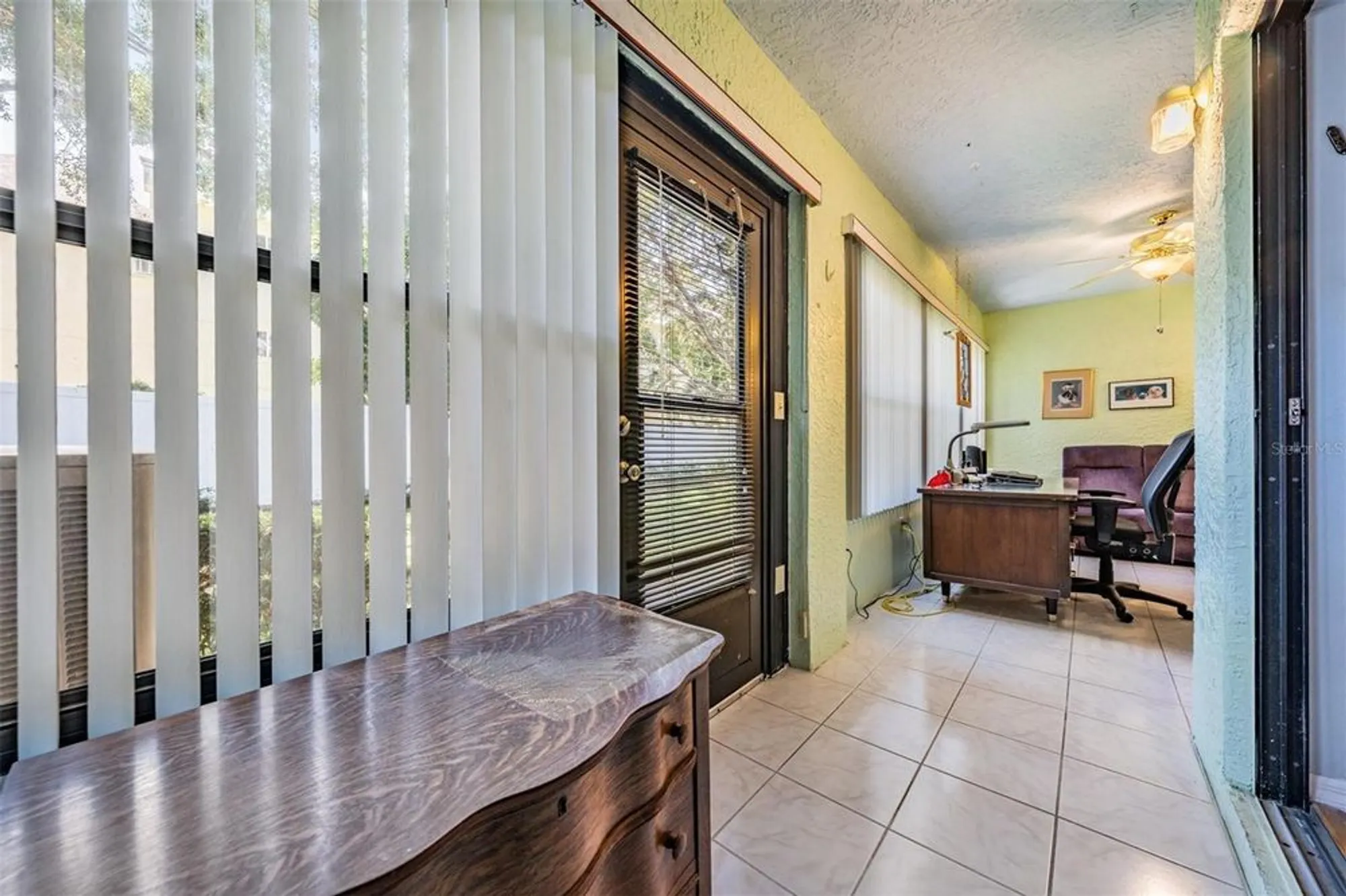 Property Slideshow image 28 of 35 | 2020 lakeview dr 102, Clearwater, FL, 33763