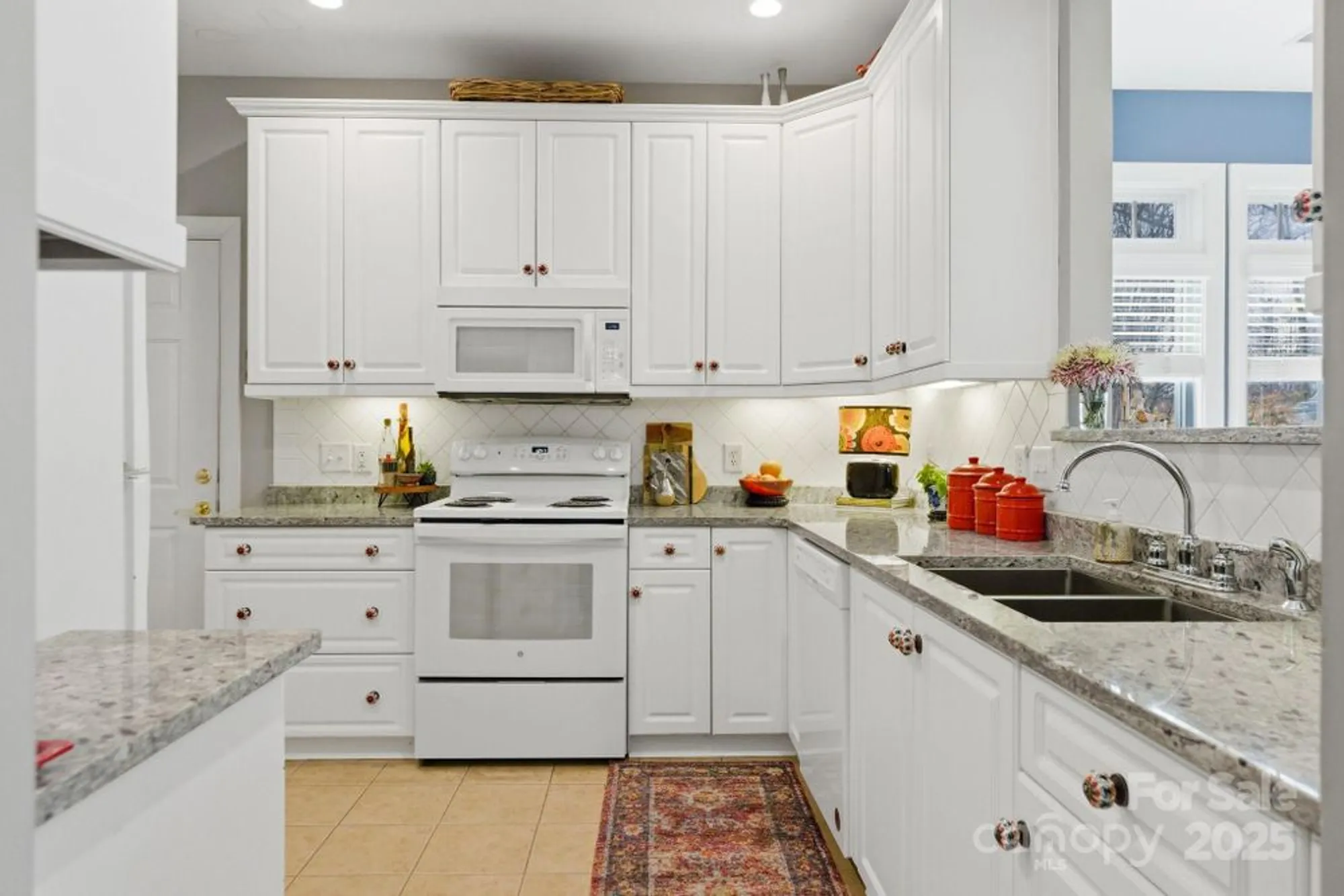 Property Slideshow image 8 of 25 | 10831 casetta dr, Matthews, NC, 28105