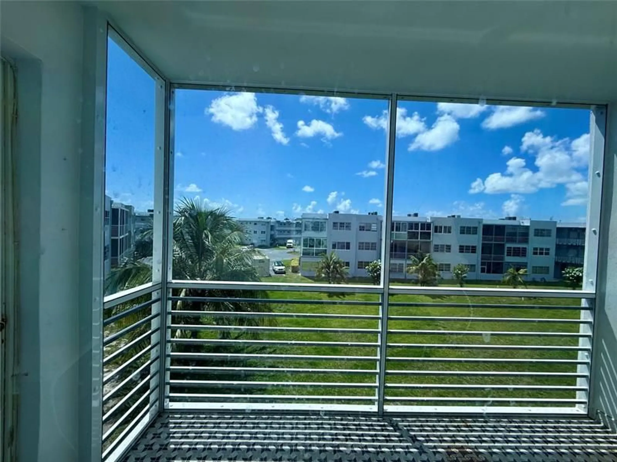 Property Slideshow image 15 of 49 | 2300 park ln 311, Hollywood, FL, 33021
