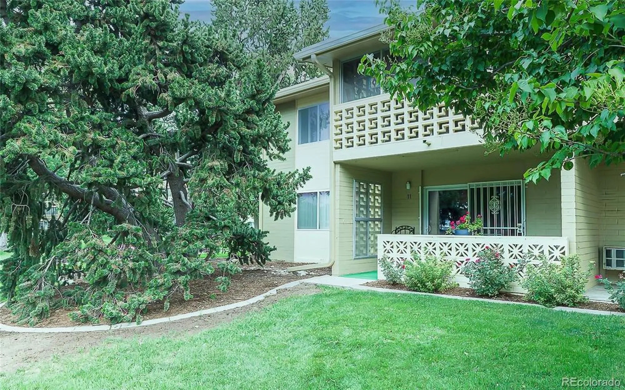 Property Slideshow image 2 of 32 | 710 s clinton st apt 11a, Denver, CO, 80247