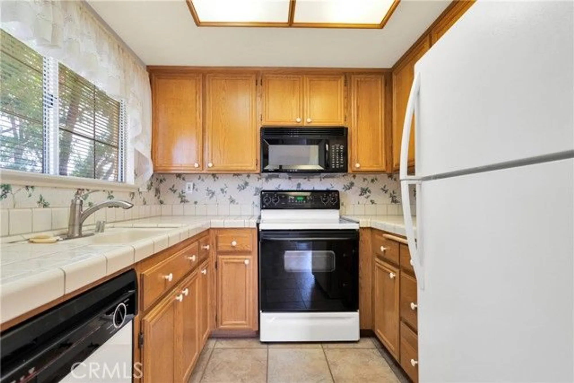Property Slideshow image 10 of 39 | 19121 palo verde dr, Apple Valley, CA, 92308