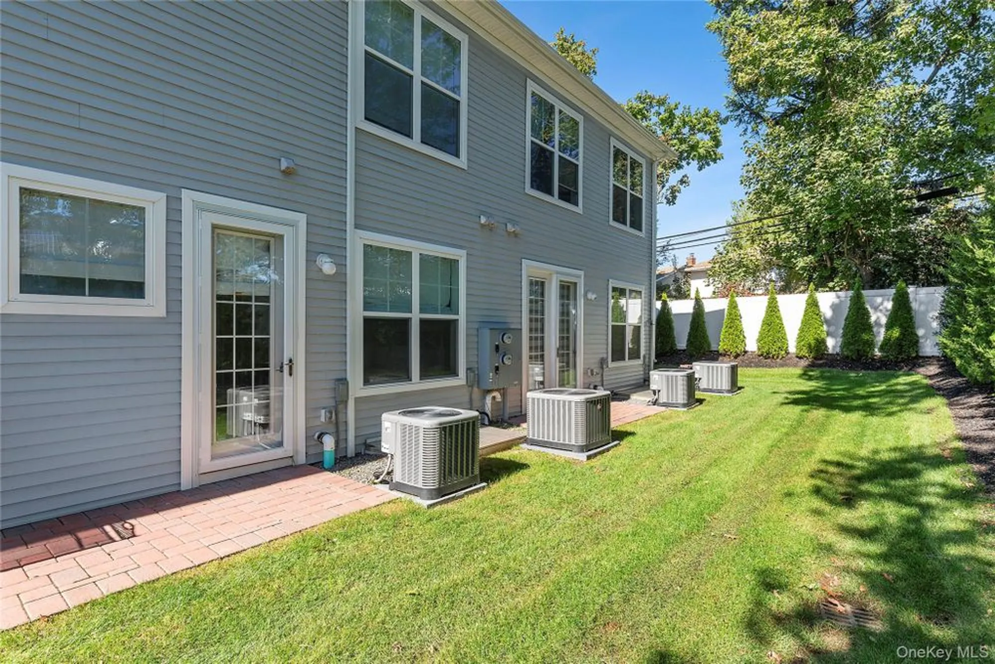 Property Slideshow image 16 of 19 | 305 emanuel way, East Meadow, NY, 11554