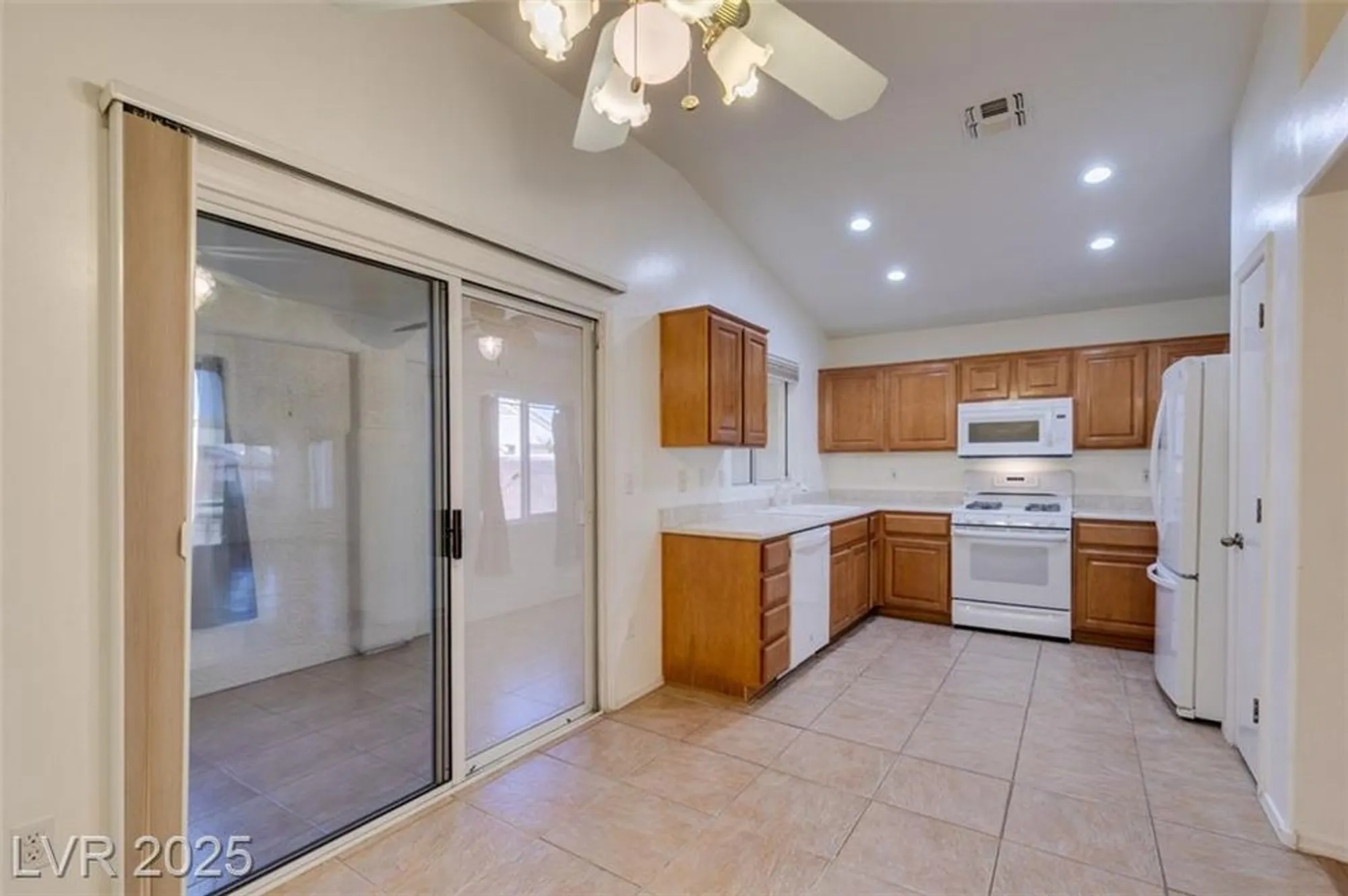 Property Slideshow image 7 of 27 | 2108 eagle watch dr, Henderson, NV, 89012