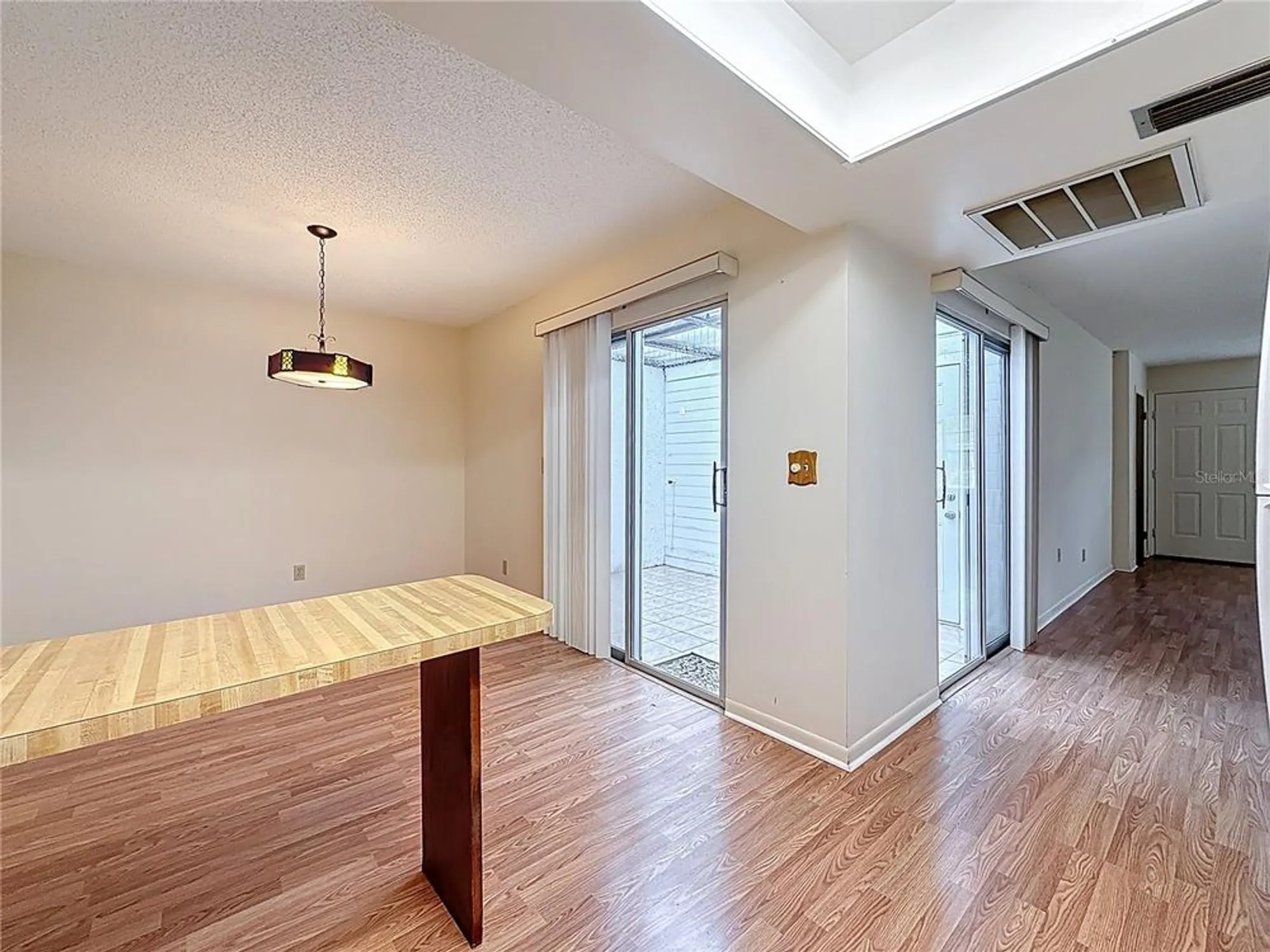 Property Slideshow image 10 of 20 | 1160 orange tree cir d, Palm Harbor, FL, 34684