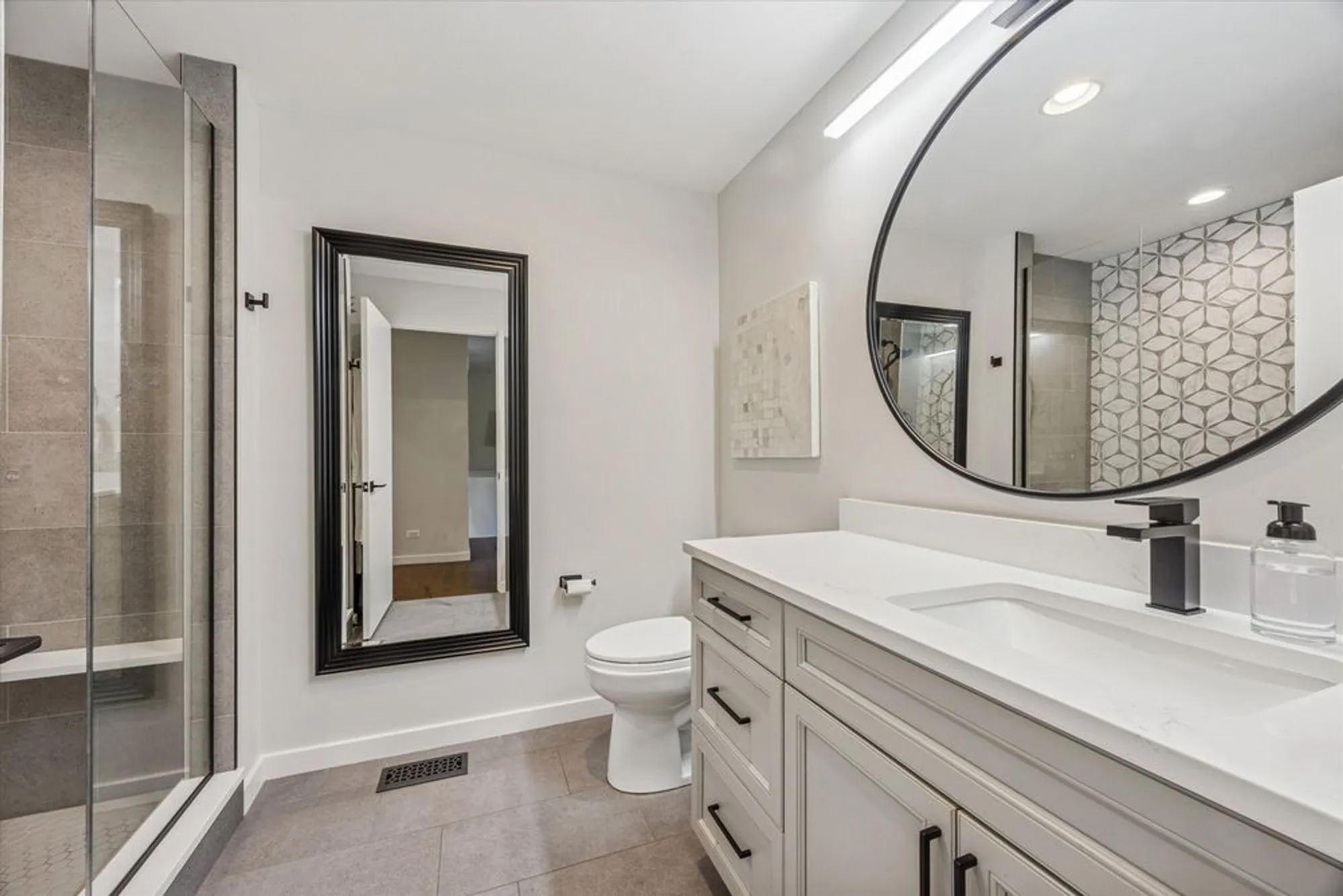 Property Slideshow image 19 of 30 | , Oak Brook, IL, 60523