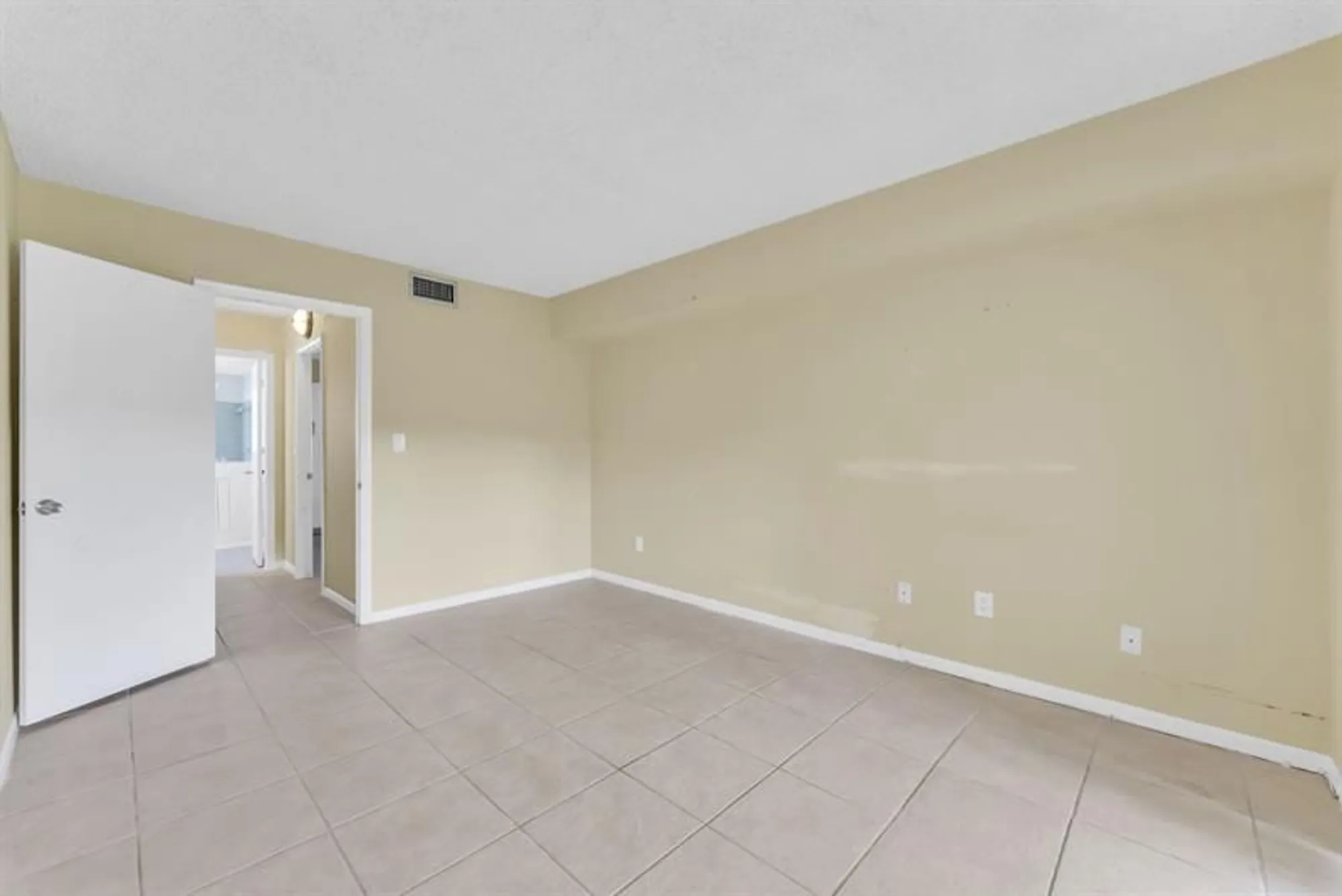 Property Slideshow image 14 of 29 | 331 nw 76th ave apt 104, Margate, FL, 33063