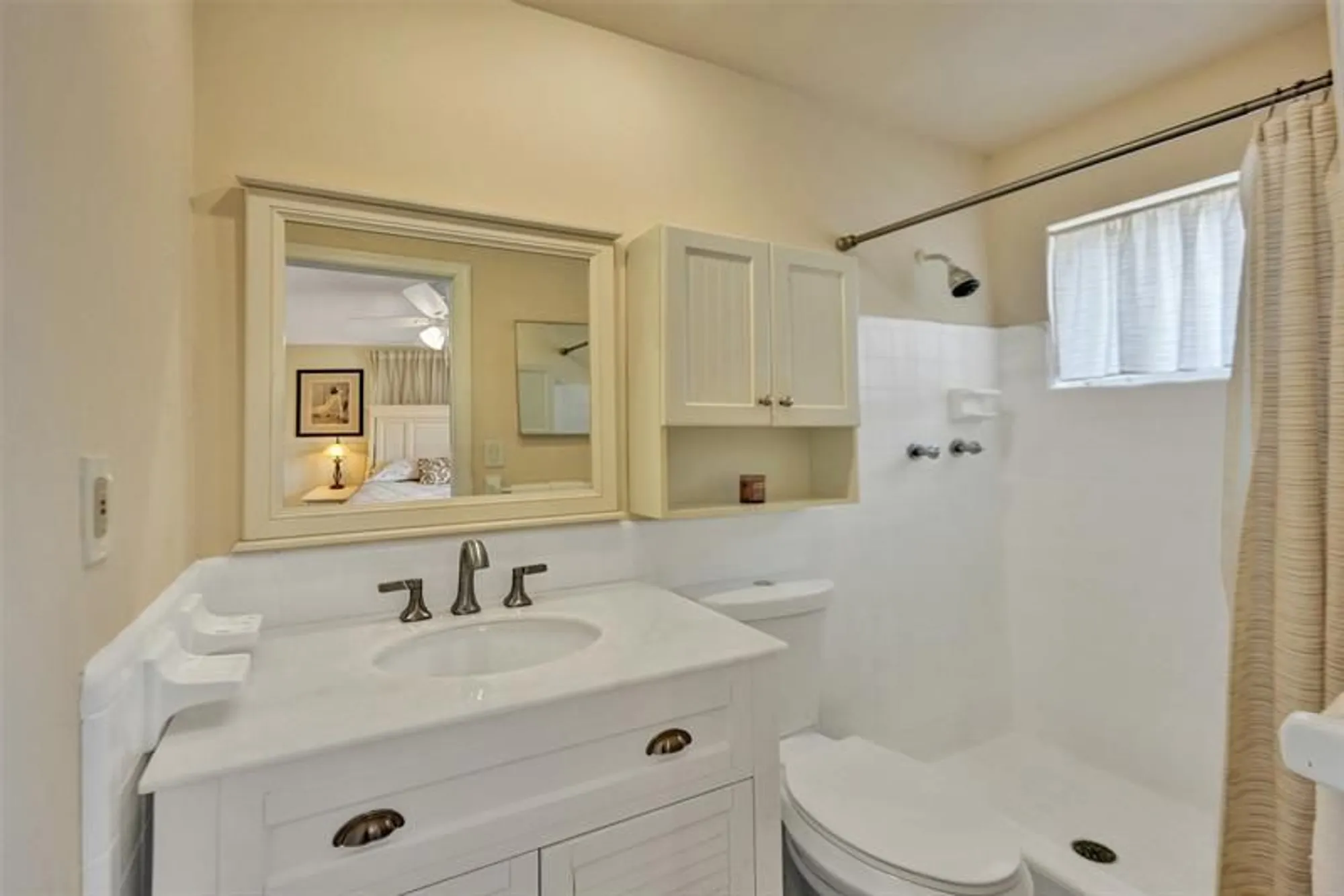 Property Slideshow image 7 of 46 | 4712 nw 41st ave, Lauderdale Lakes, FL, 33319