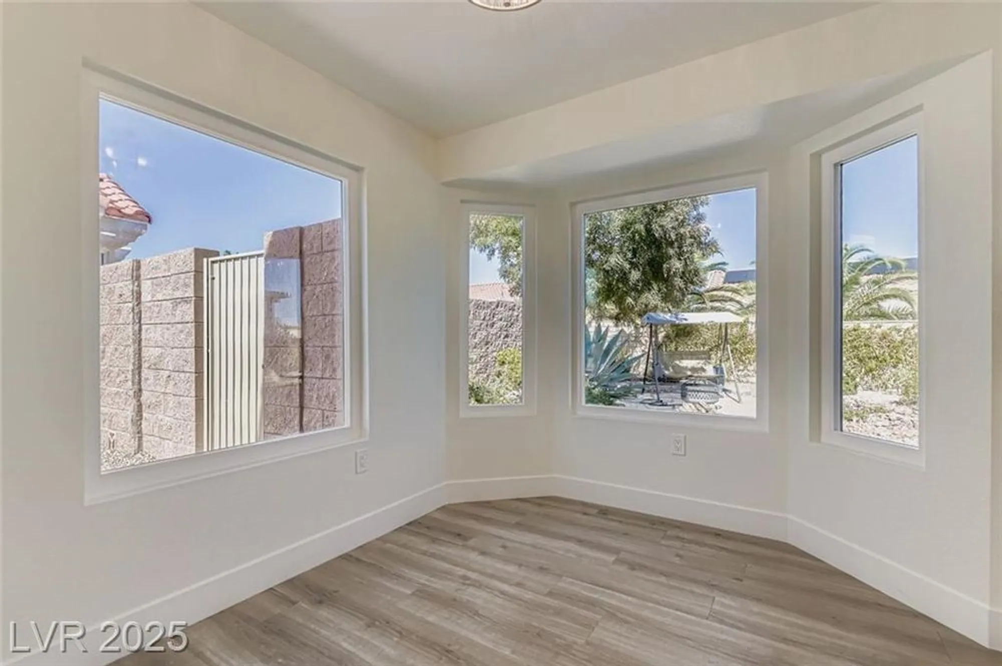 Property Slideshow image 13 of 28 | 9032 marble dr, Las Vegas, NV, 89134