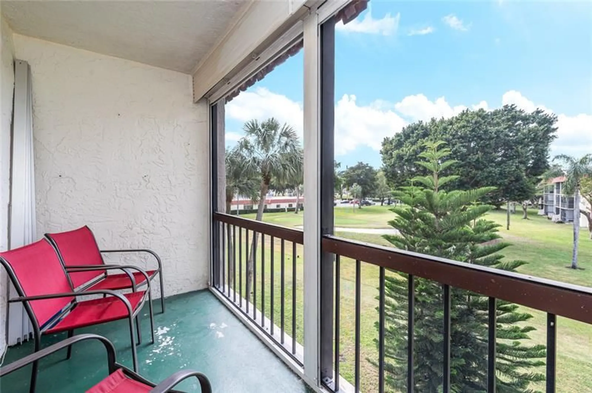 Property Slideshow image 14 of 76 | 811 s hollybrook dr 301, Pembroke Pines, FL, 33025