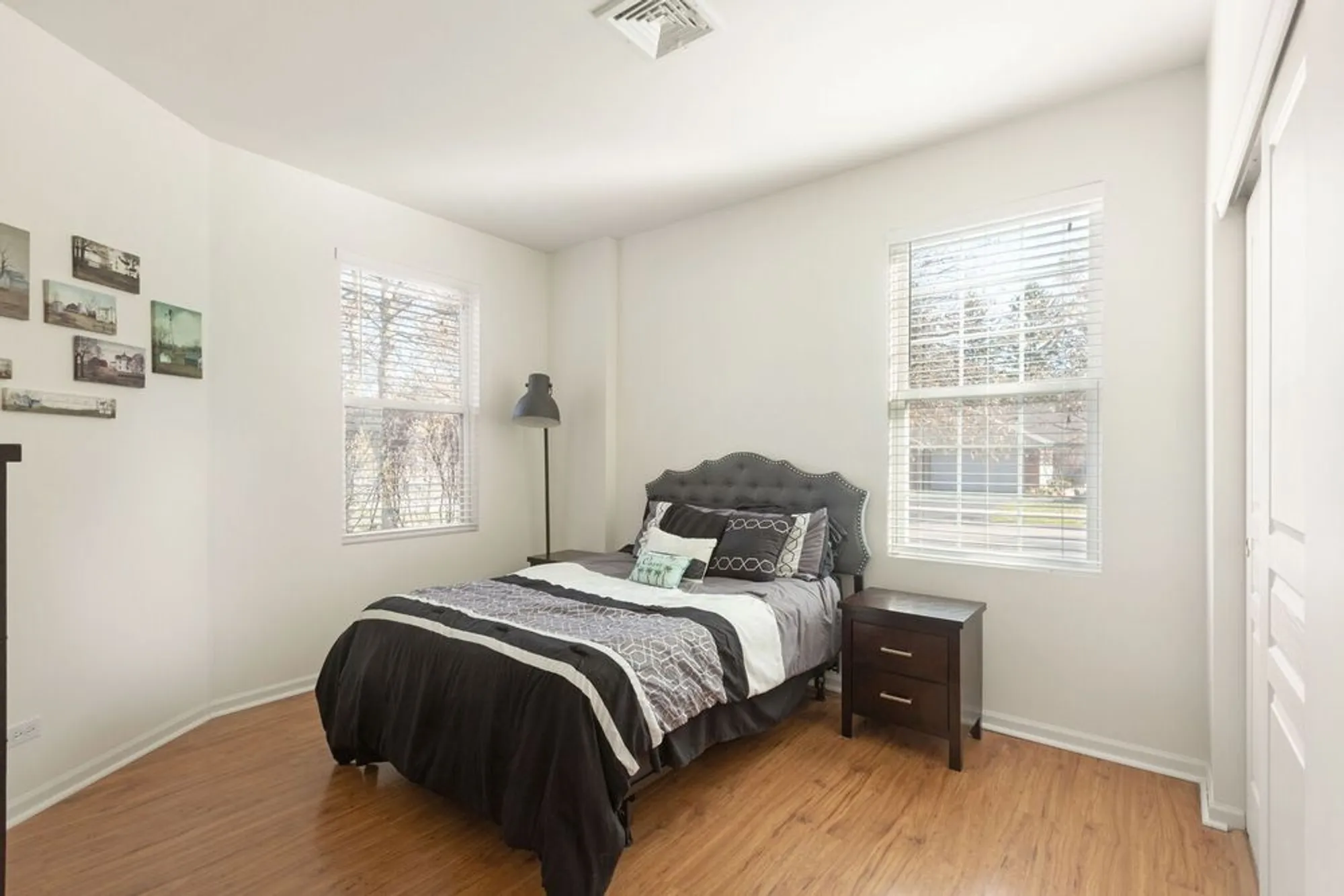 Property Slideshow image 12 of 16 | 94 w essington dr, Round Lake, IL, 60073